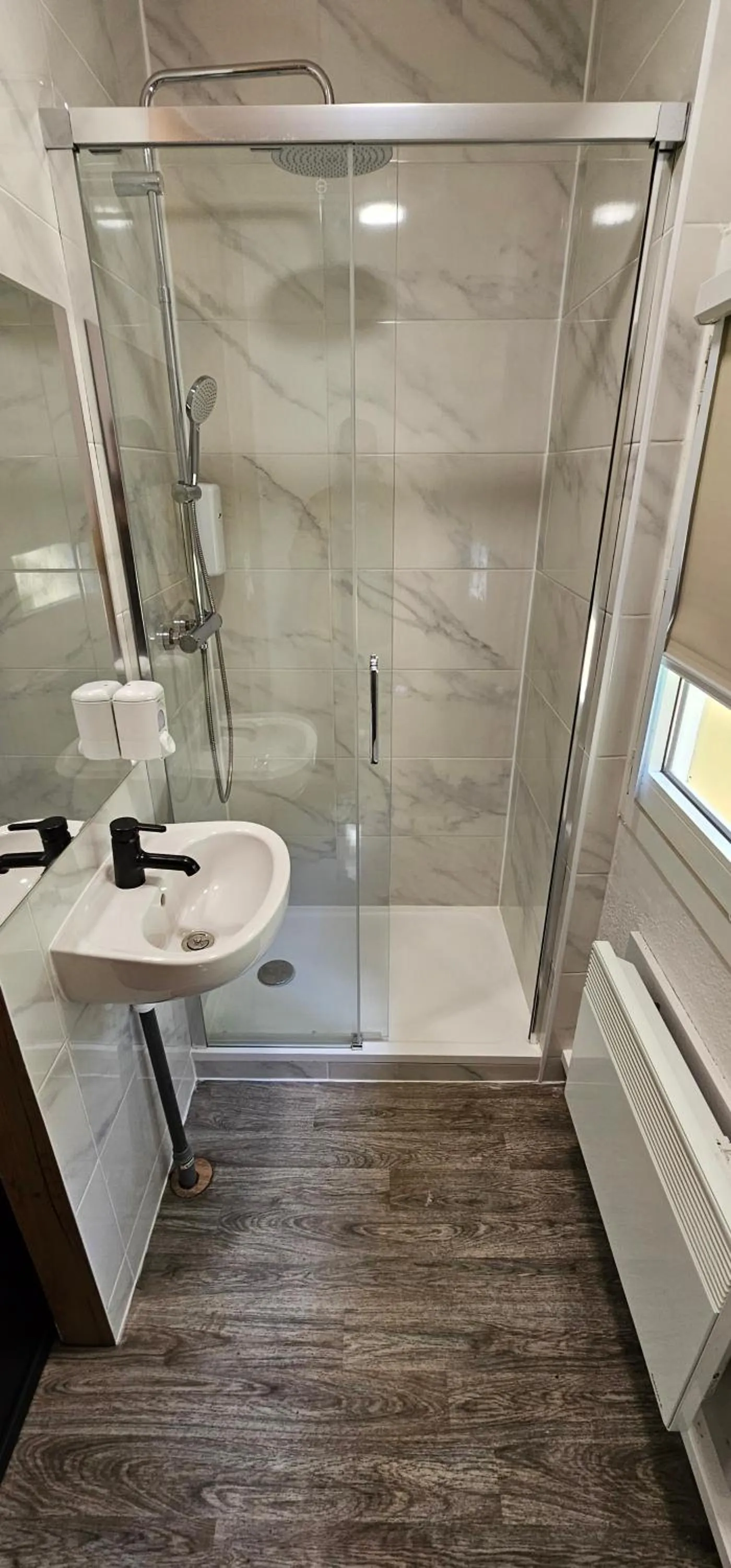 Shower in Class'eco Charleroi