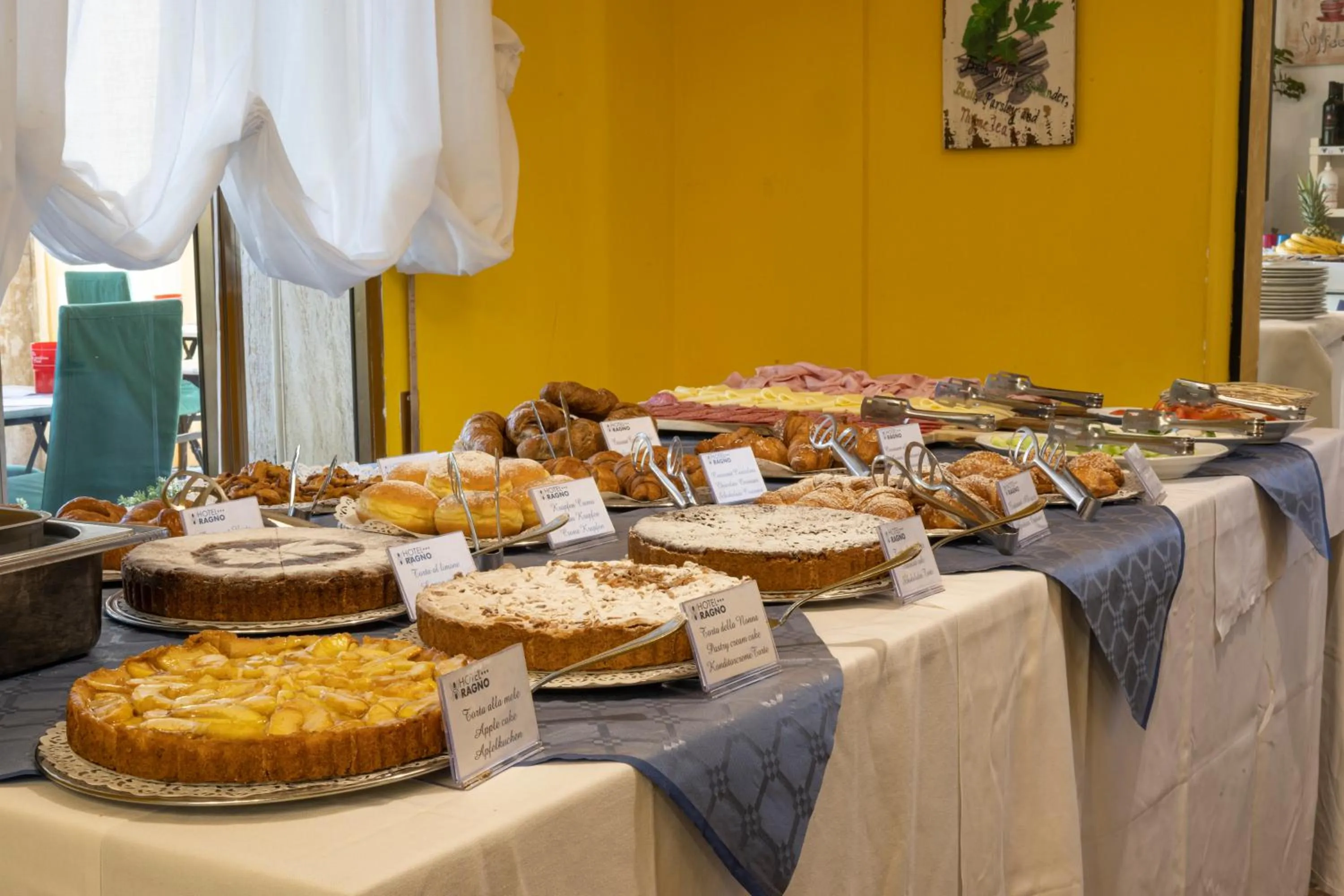 Food and drinks in Hotel Ragno