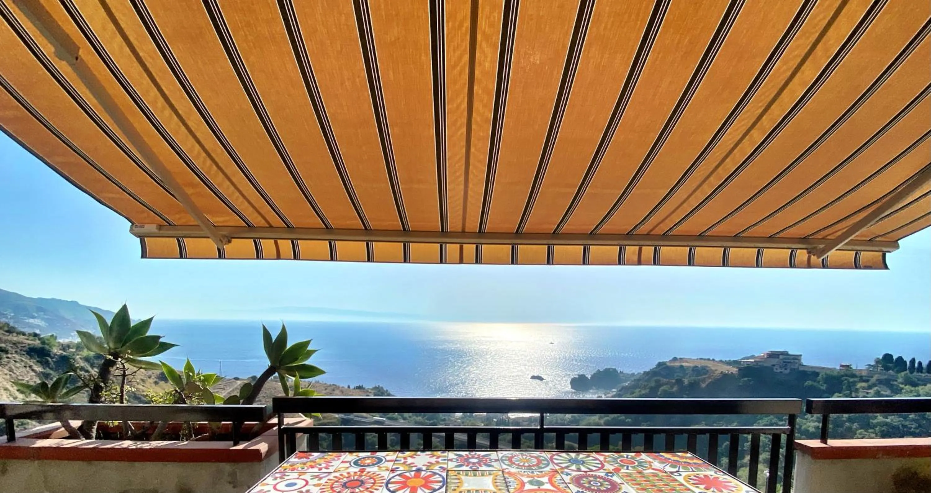 Patio in Blue Marine Taormina