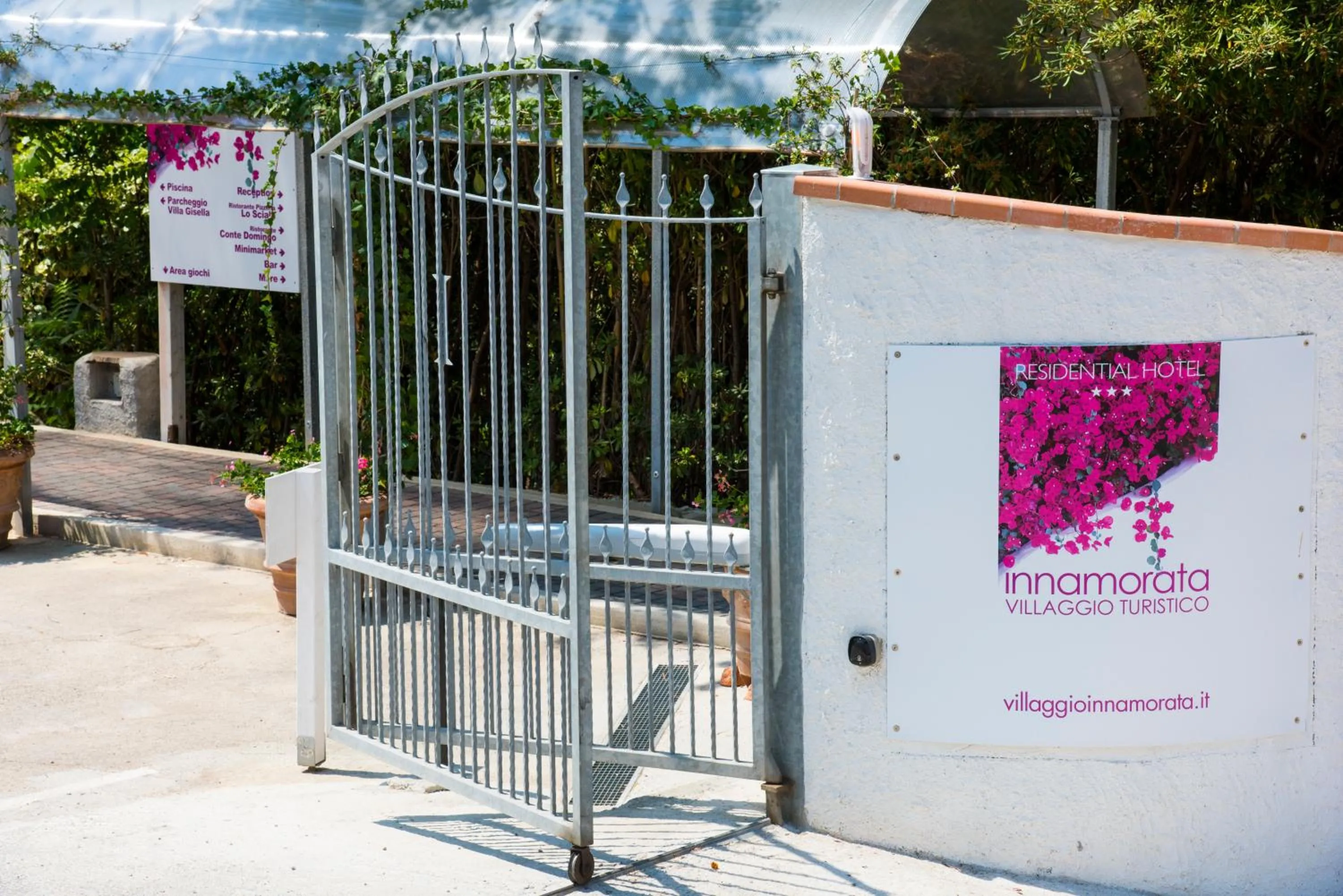 Parking in Residential Hotel Villaggio Innamorata