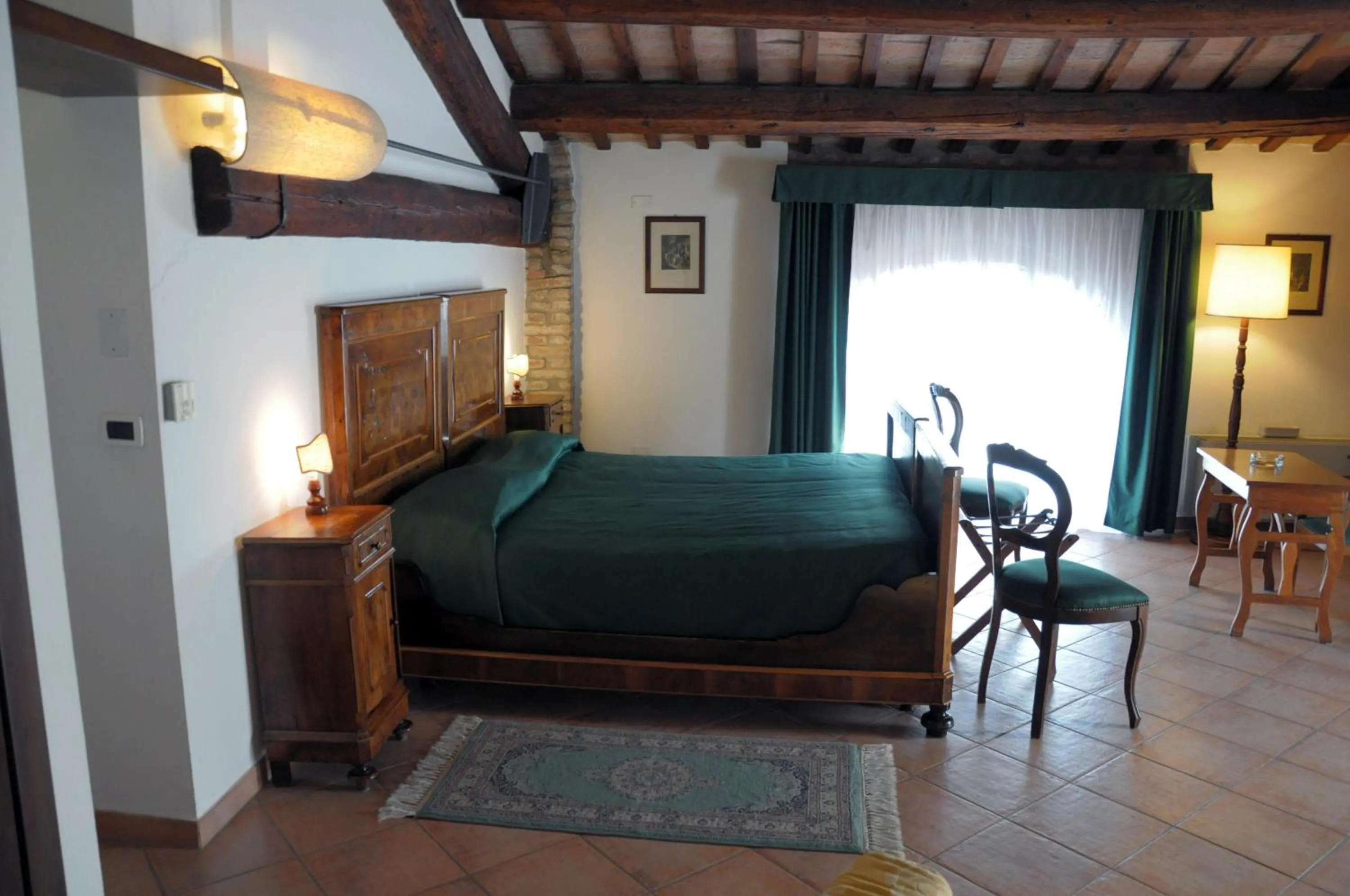 Decorative detail, Bed in Agriturismo-R&B Corte dei Gioghi