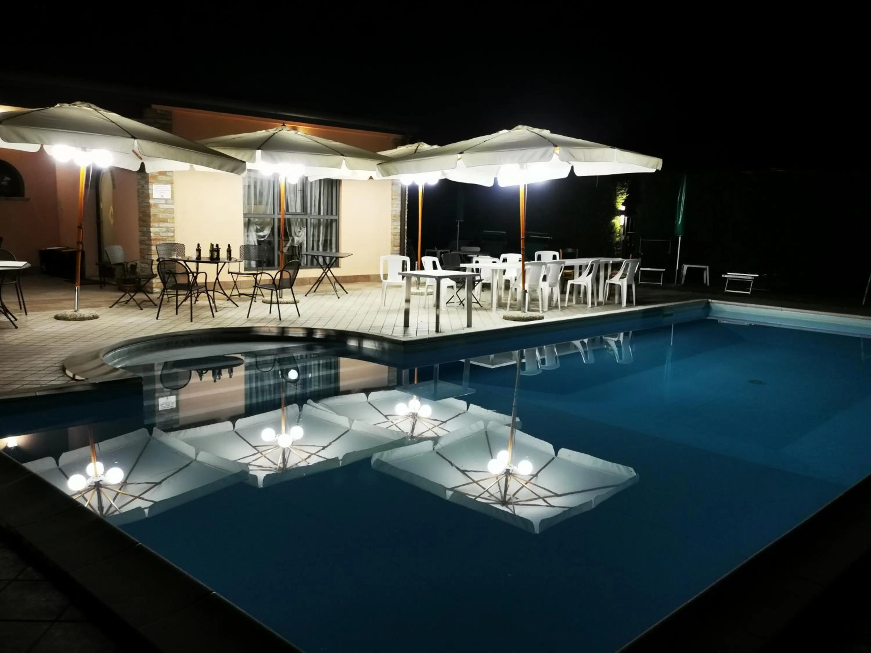 Pool view in Agriturismo-R&B Corte dei Gioghi