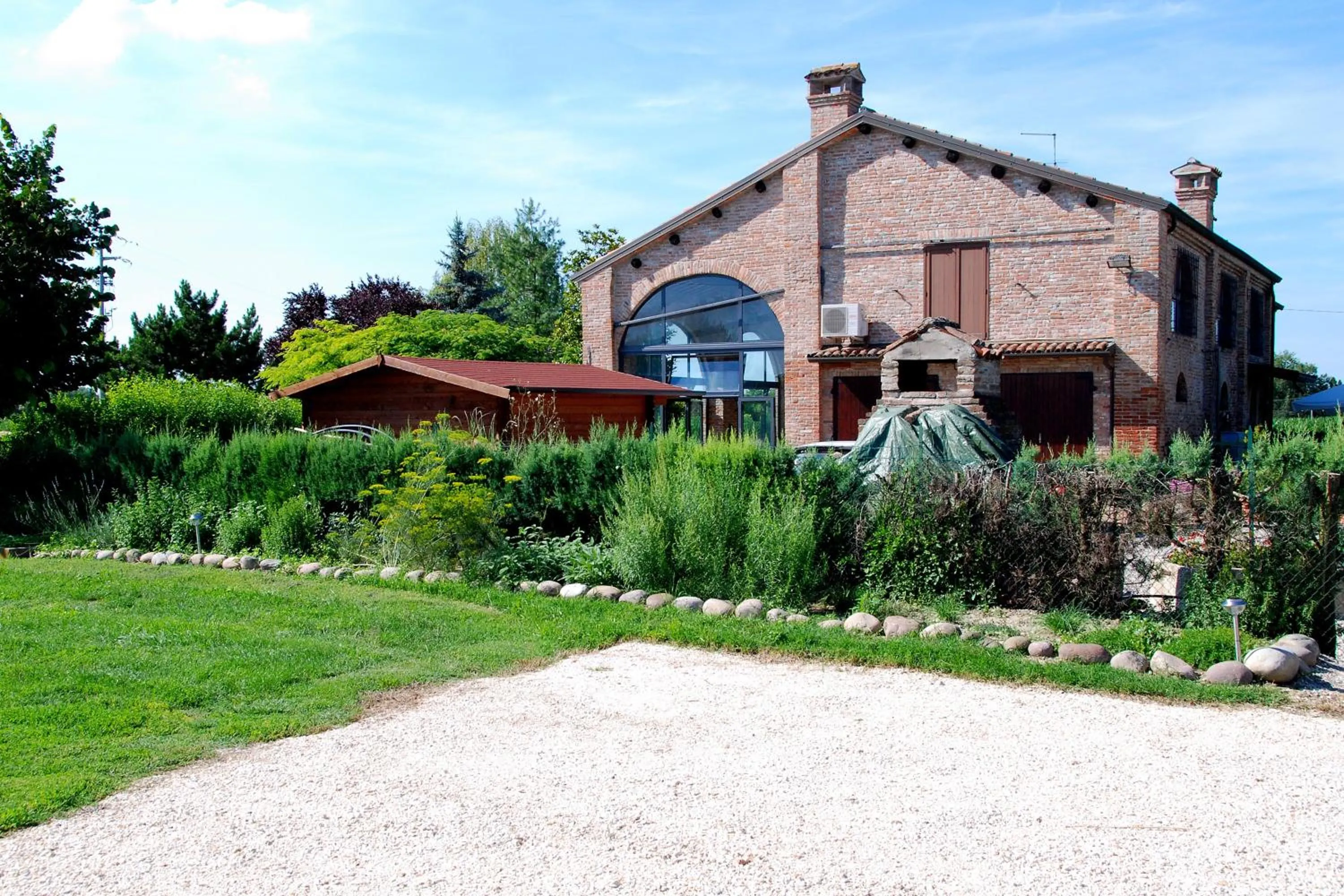 Facade/entrance in Agriturismo-R&B Corte dei Gioghi
