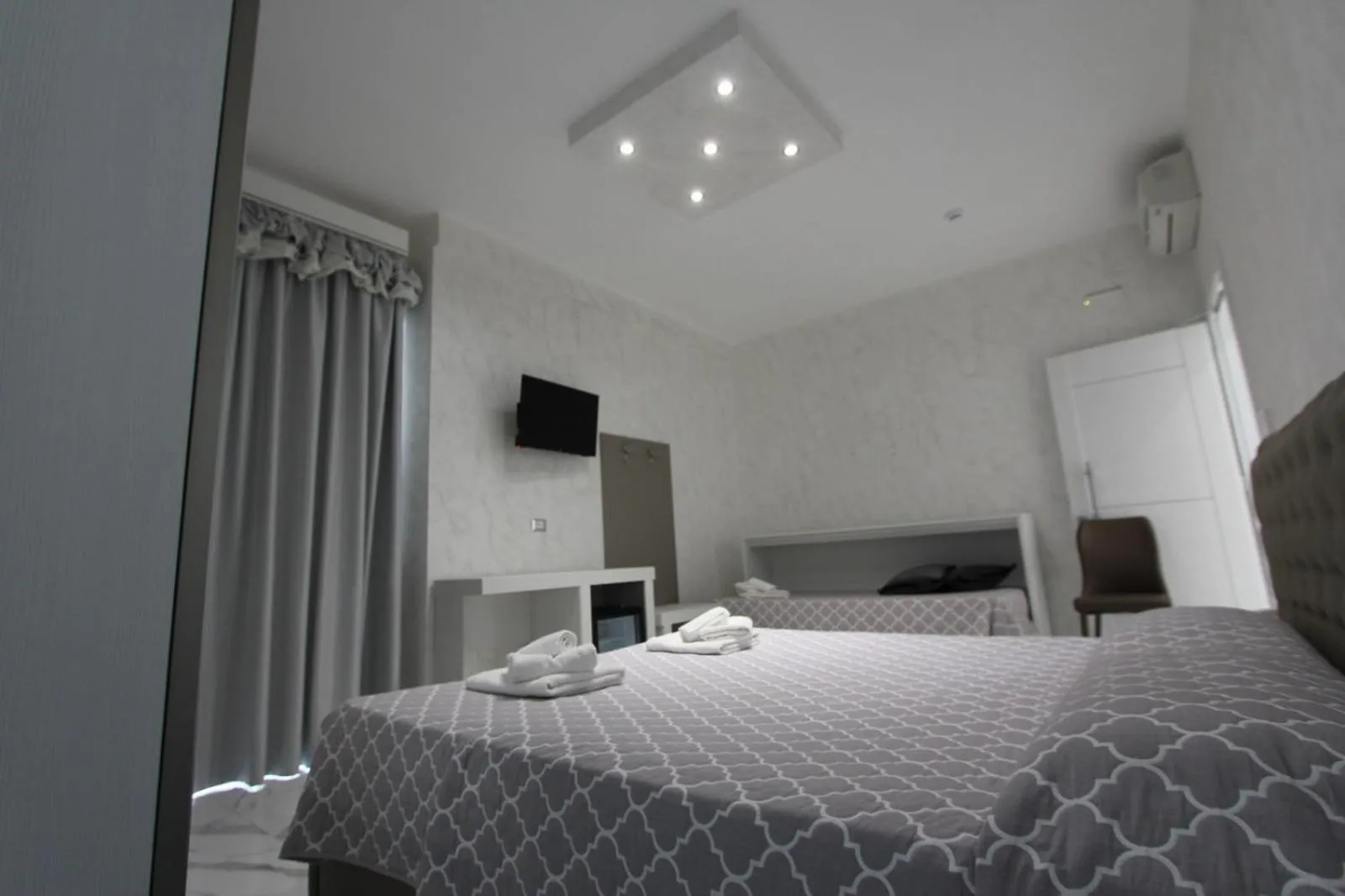 Photo of the whole room, Bed in Hotel Presidente