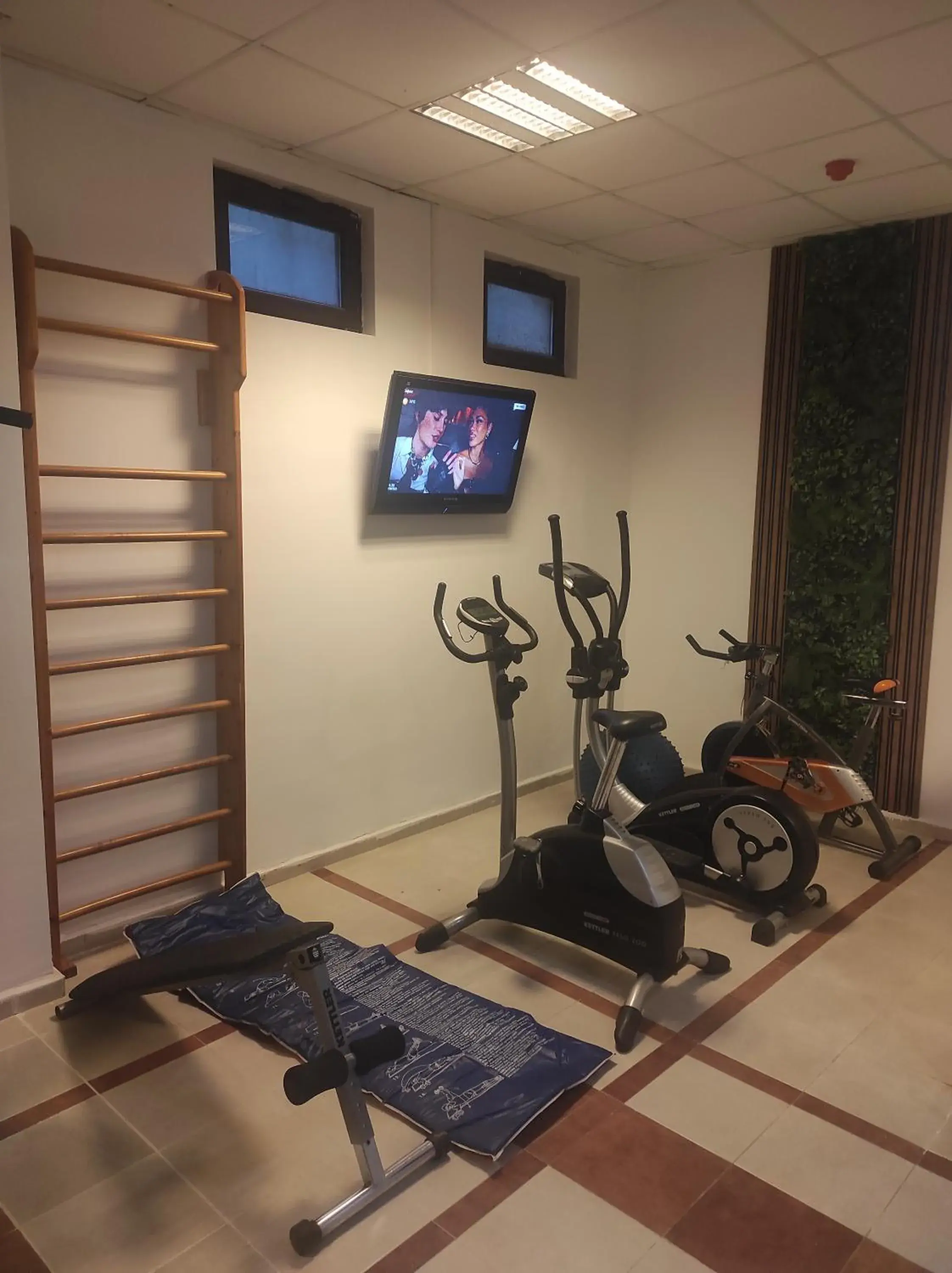 Fitness centre/facilities in Winslow Infinity Aparthotel Fitness centre/facilities in Winslow Infinity Aparthotel