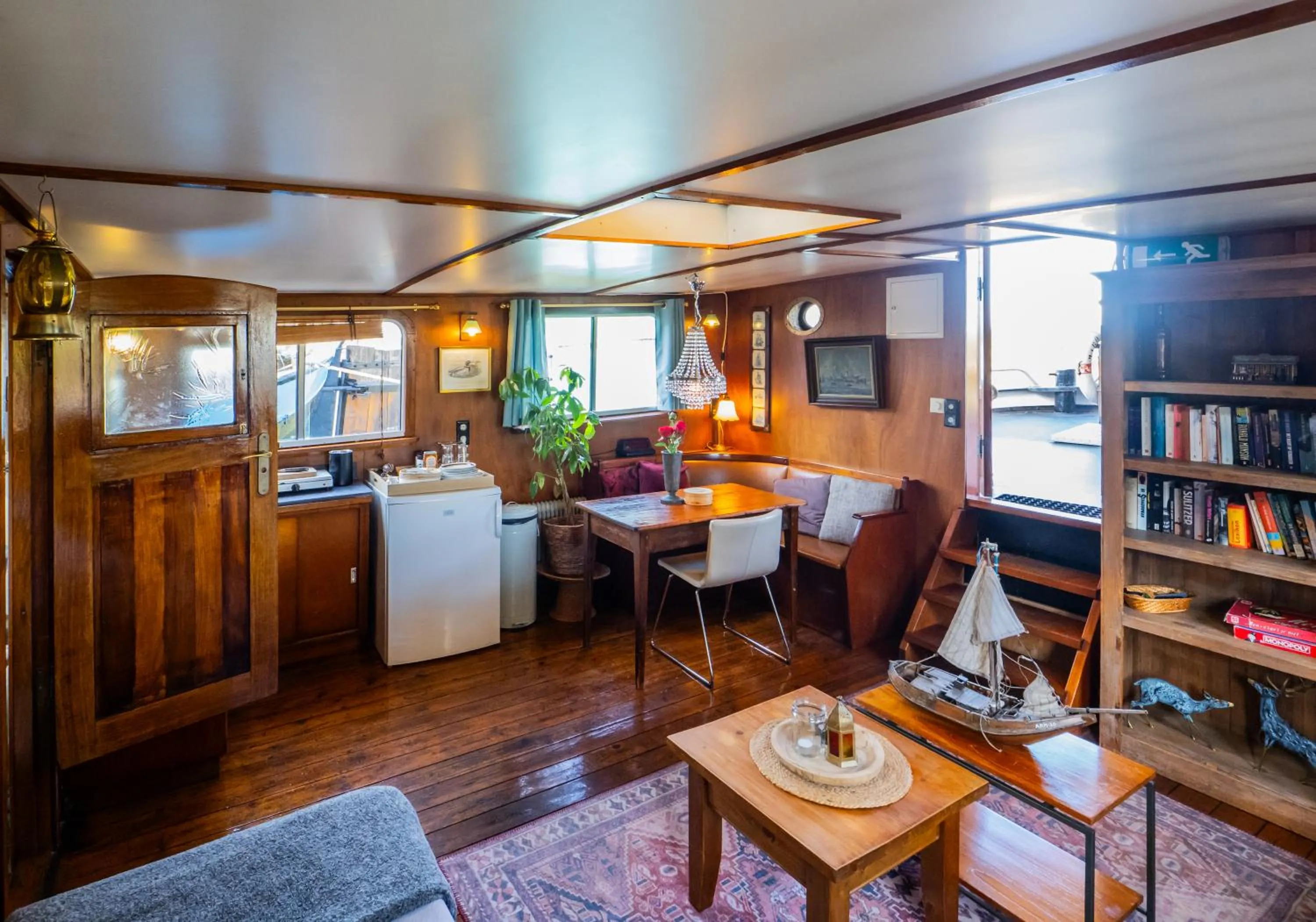 Living room in Boat 'Opoe Sientje'