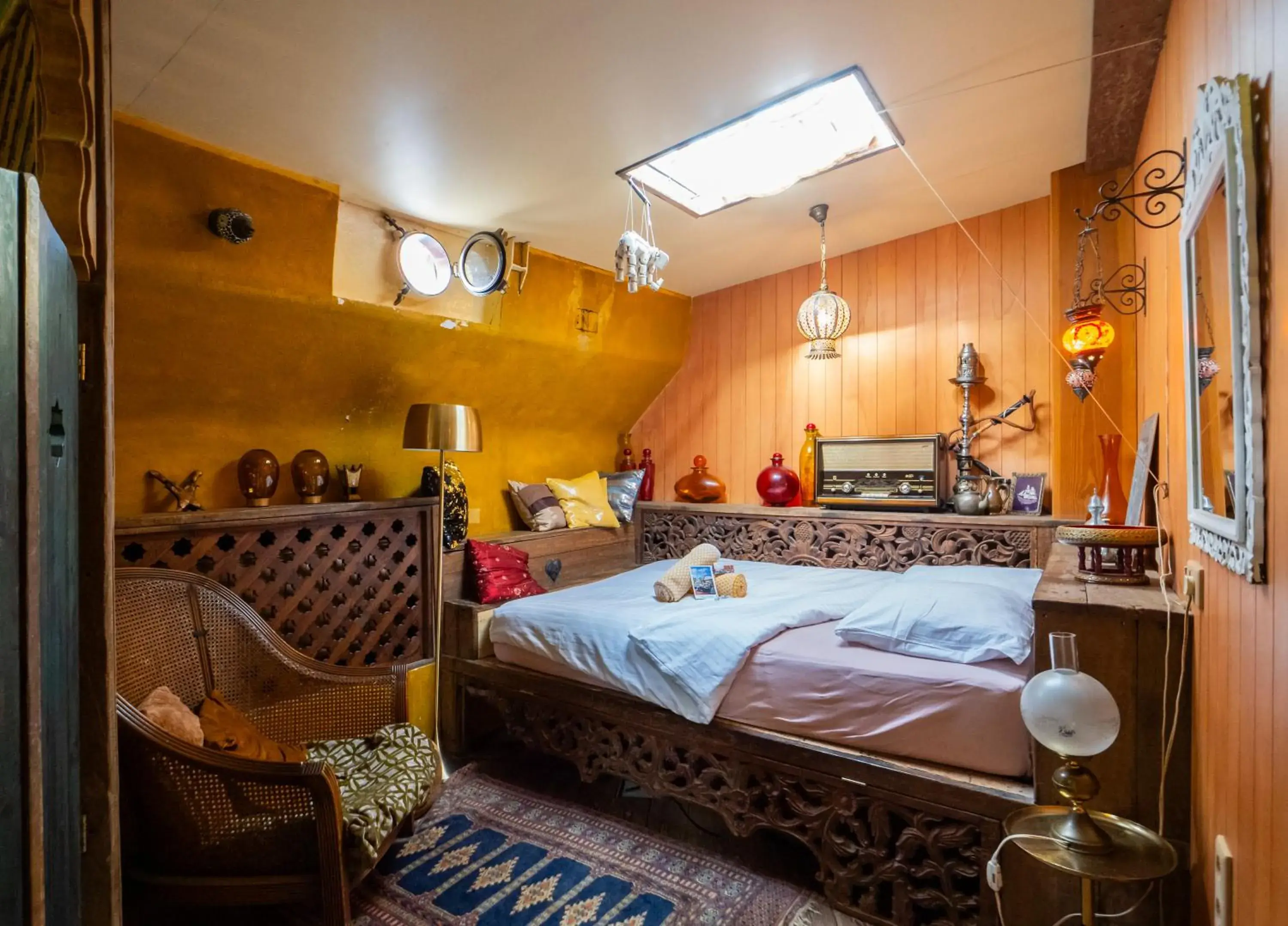 Queen Room in Boat 'Opoe Sientje' Queen Room in Boat 'Opoe Sientje'