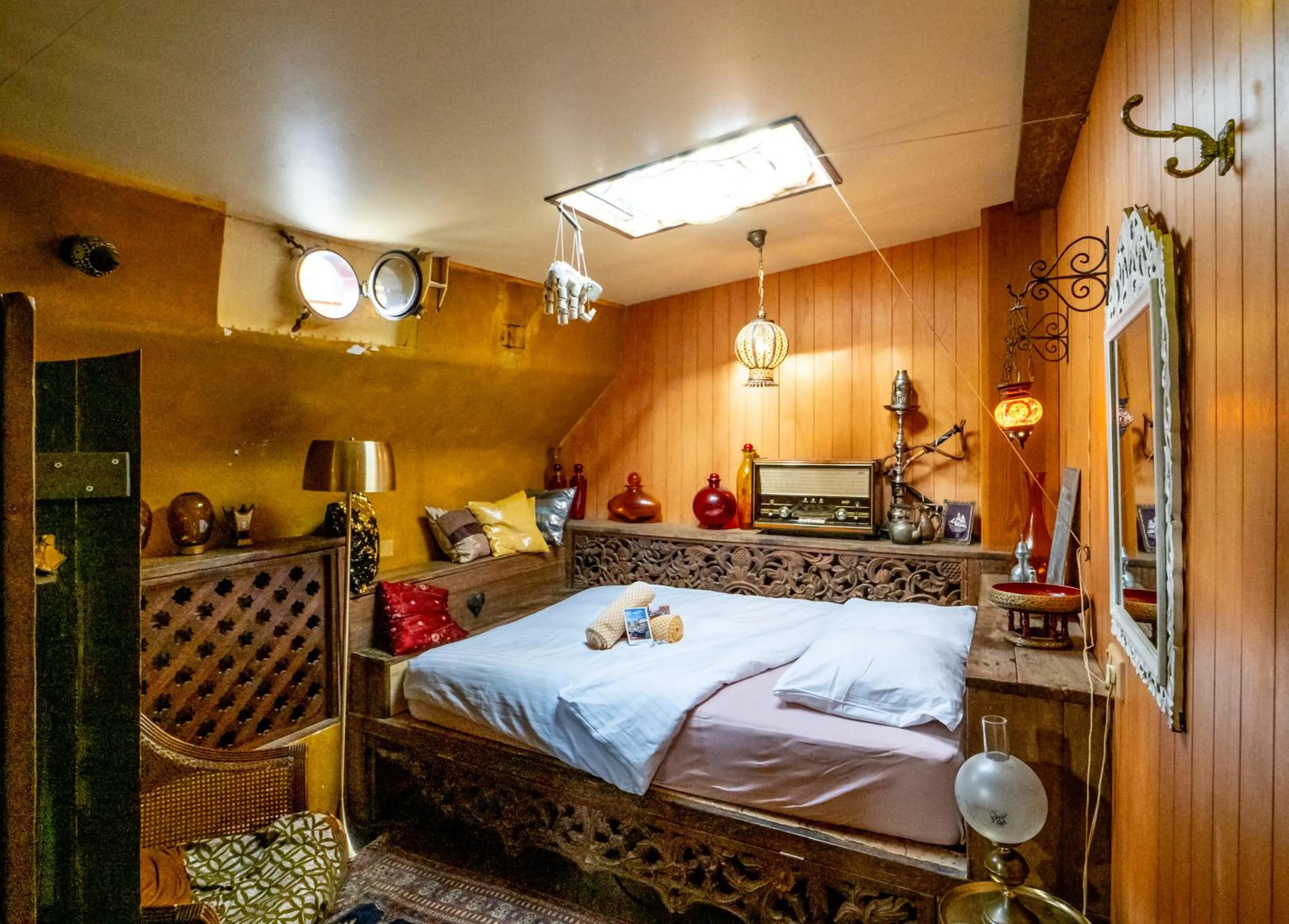 Bedroom, Bed in Boat 'Opoe Sientje'