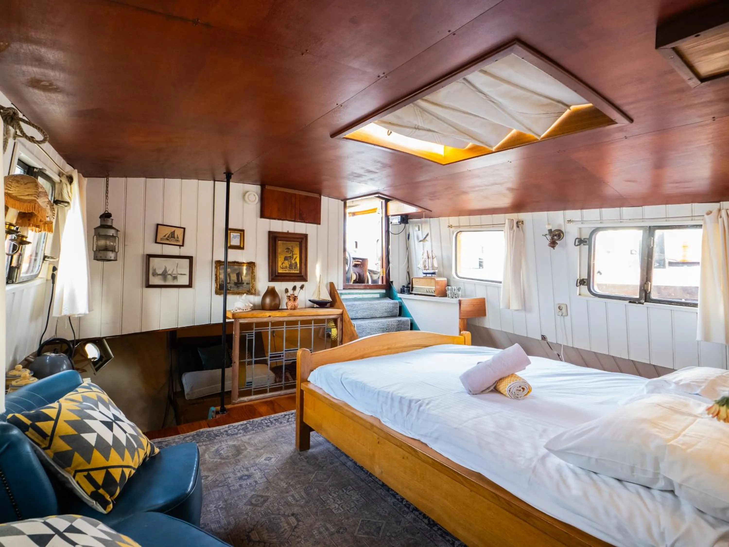 Bedroom, Bed in Boat 'Opoe Sientje'