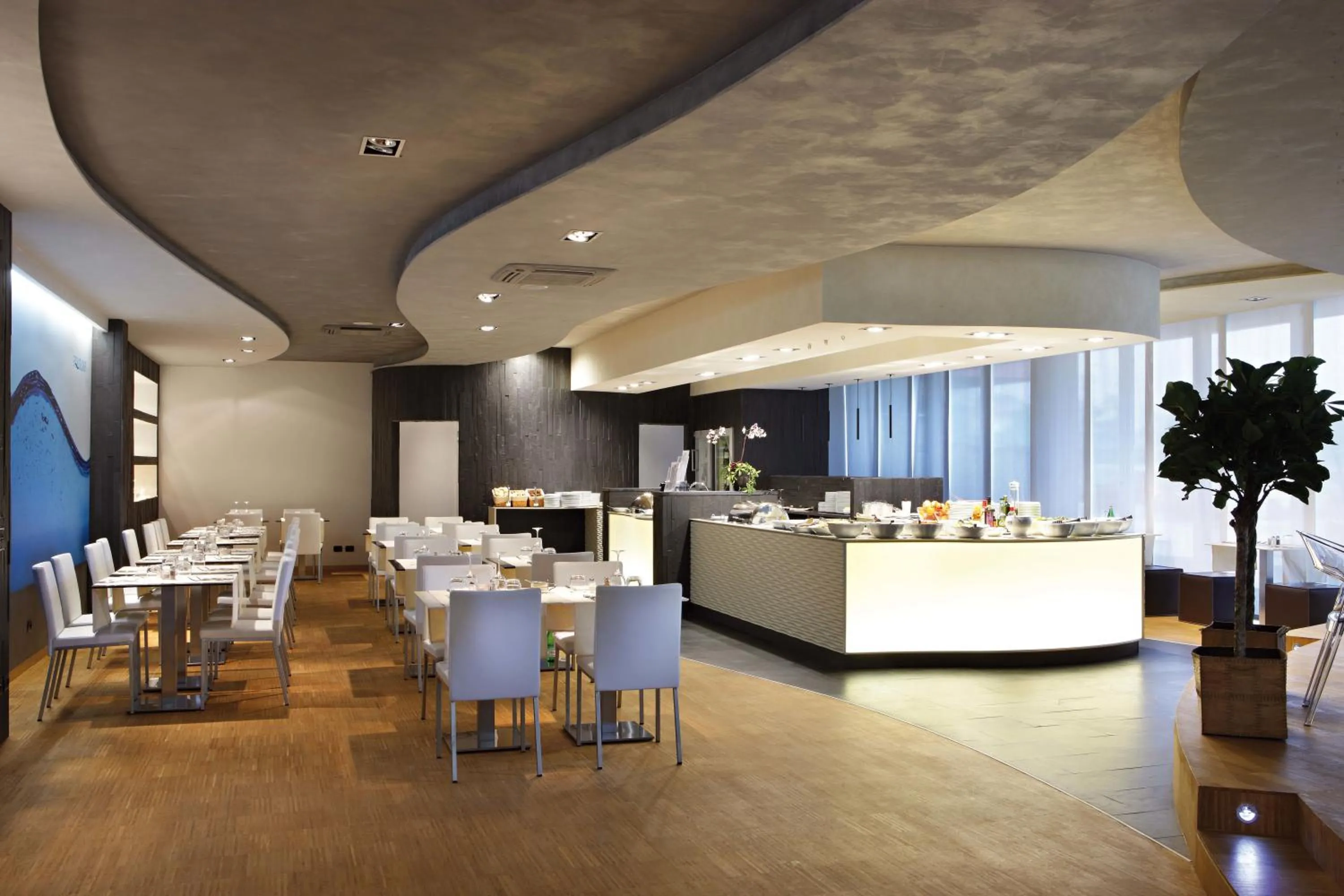 Restaurant/places to eat in Hotel Aqua