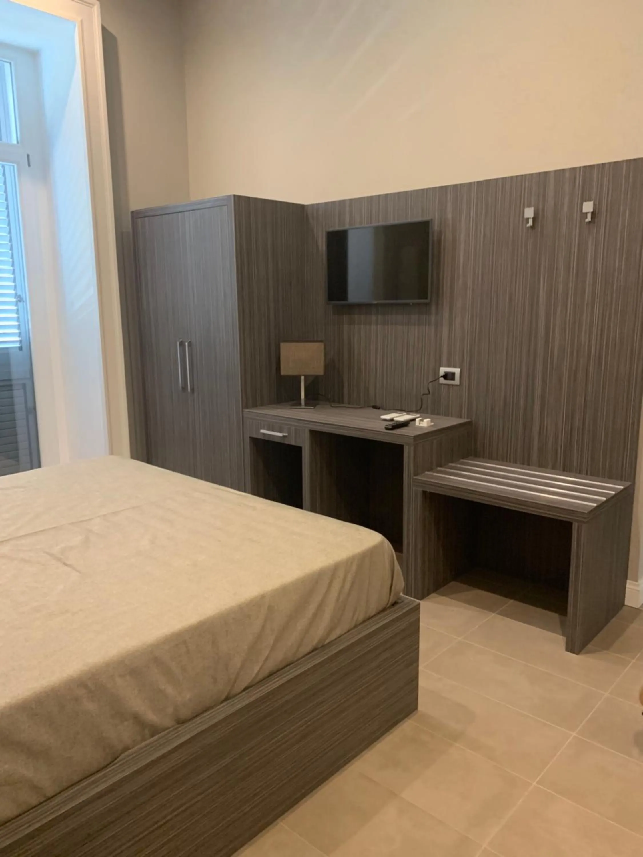 Bed in Hotel Ausonia