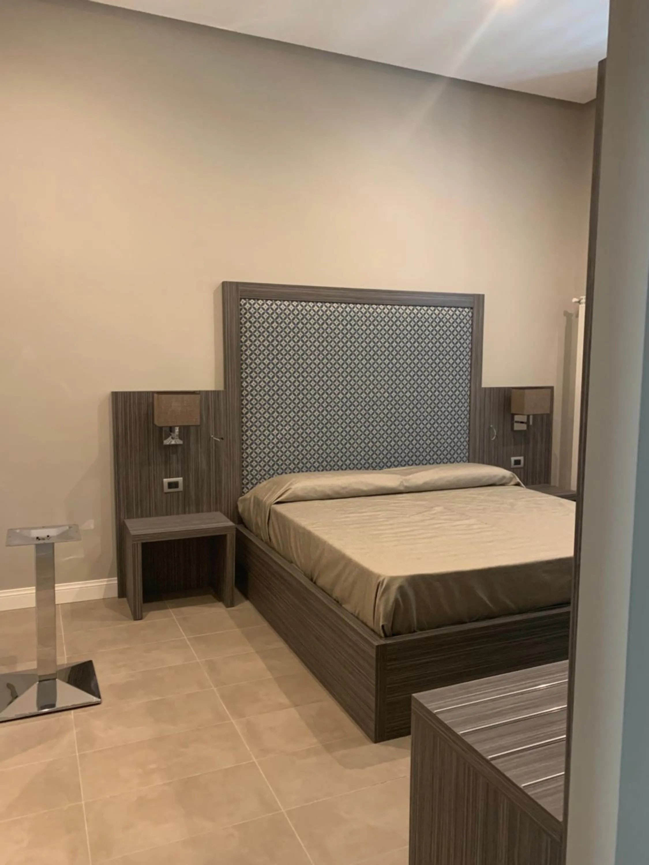 Bed in Hotel Ausonia