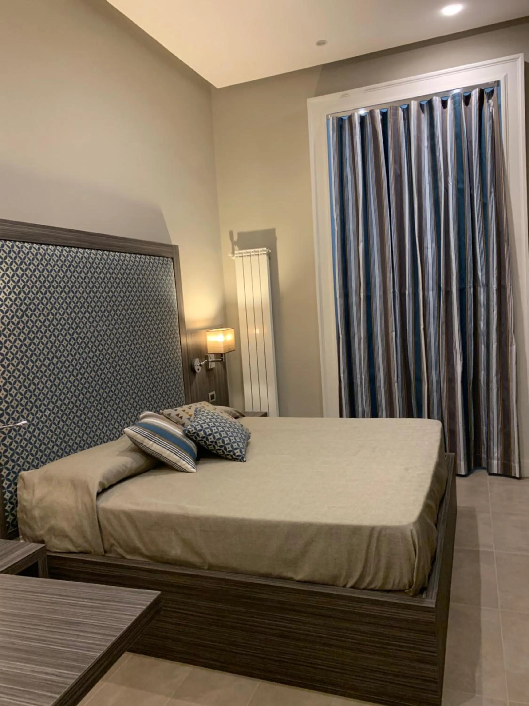 Bed in Hotel Ausonia