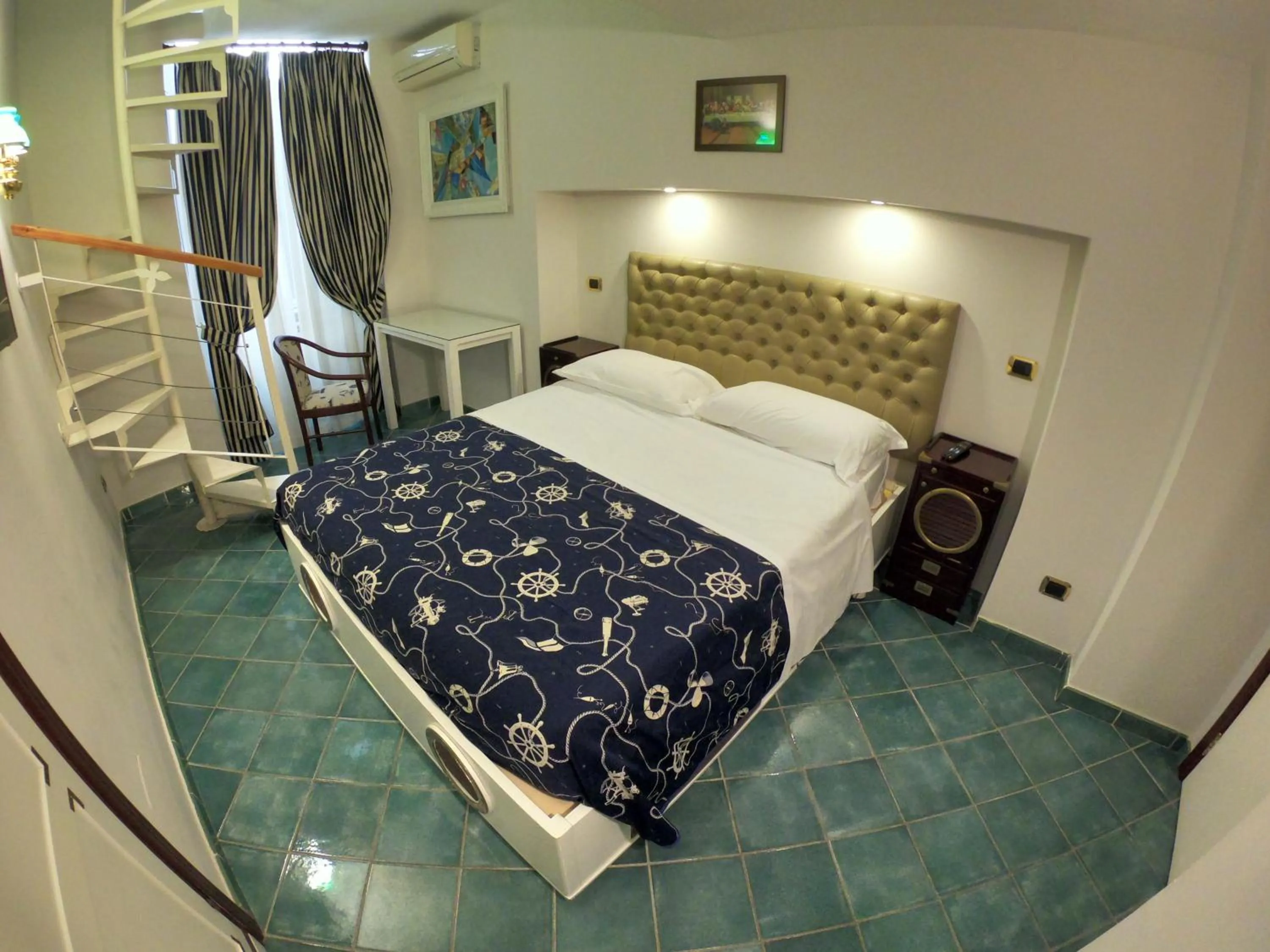 Bed in Hotel Ausonia