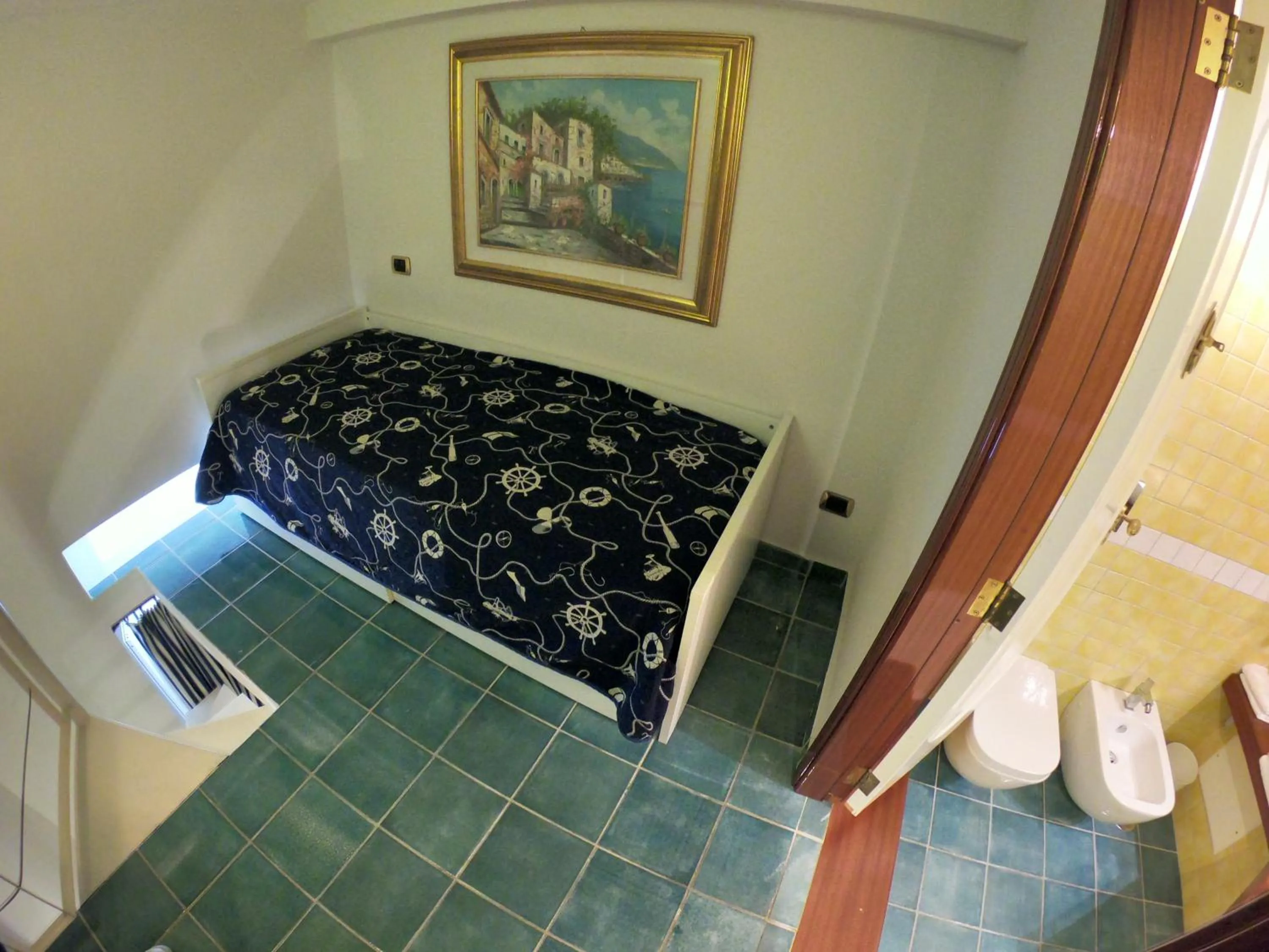 Bed in Hotel Ausonia