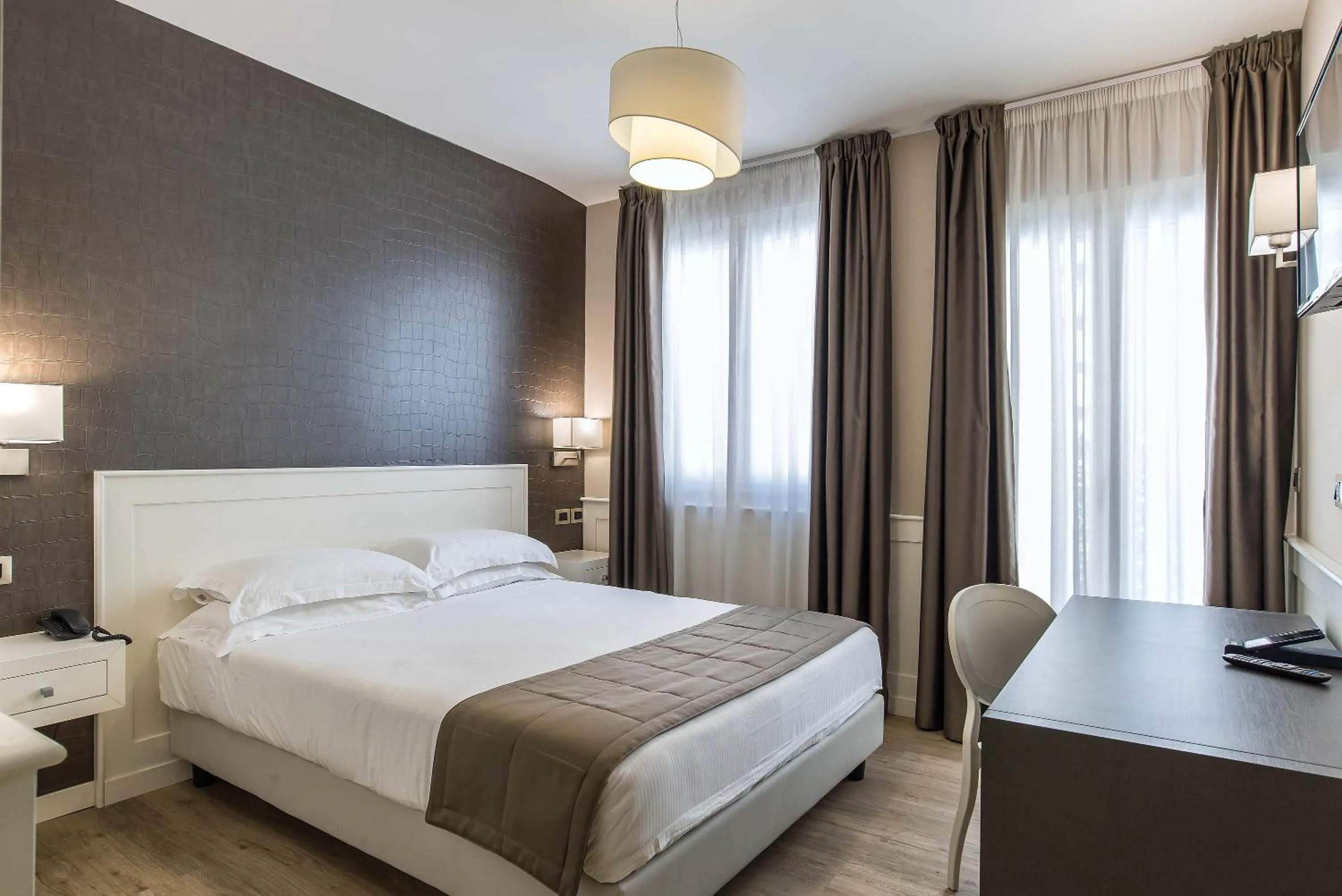 Photo of the whole room, Bed in Hotel Museum