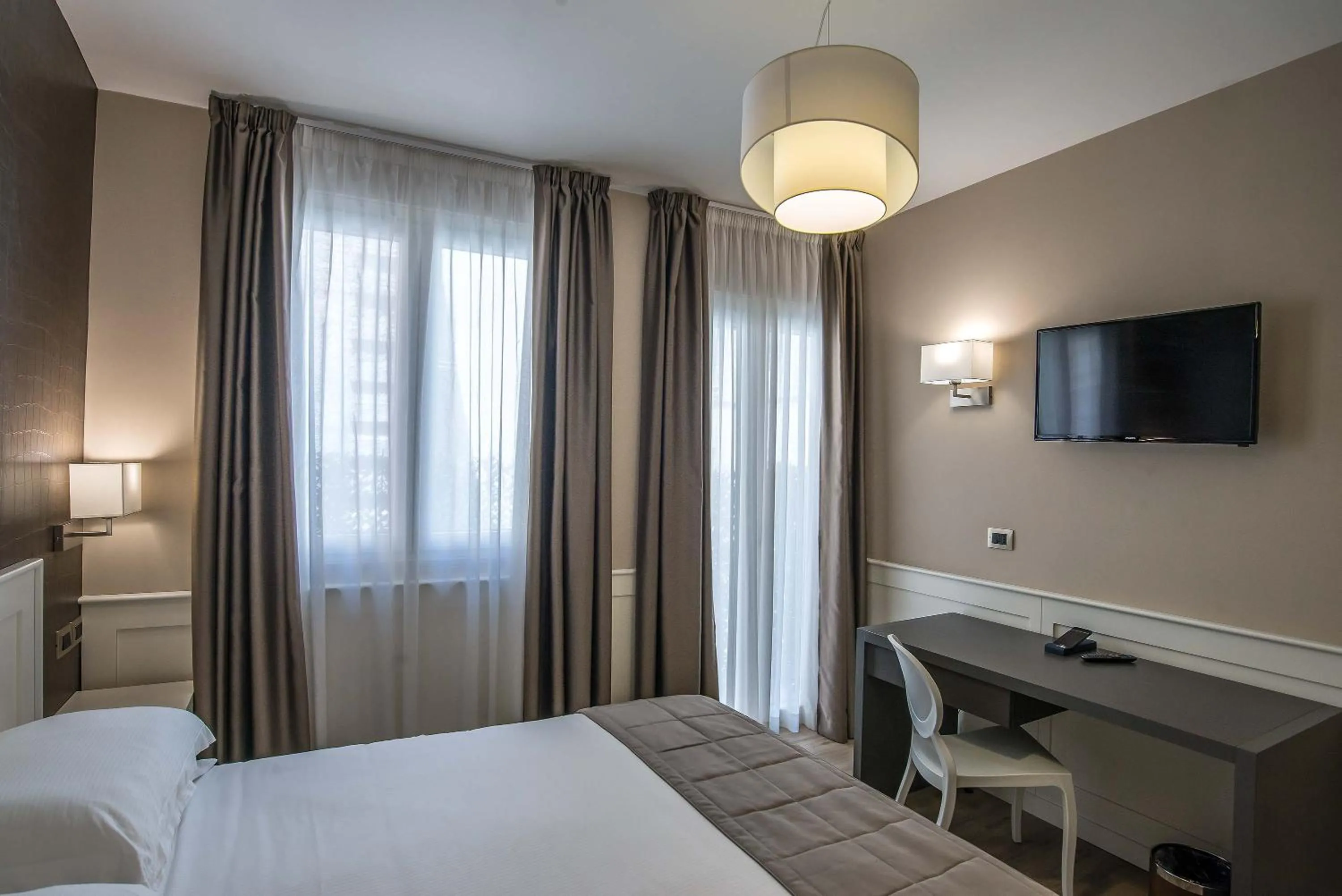 Photo of the whole room, Bed in Hotel Museum