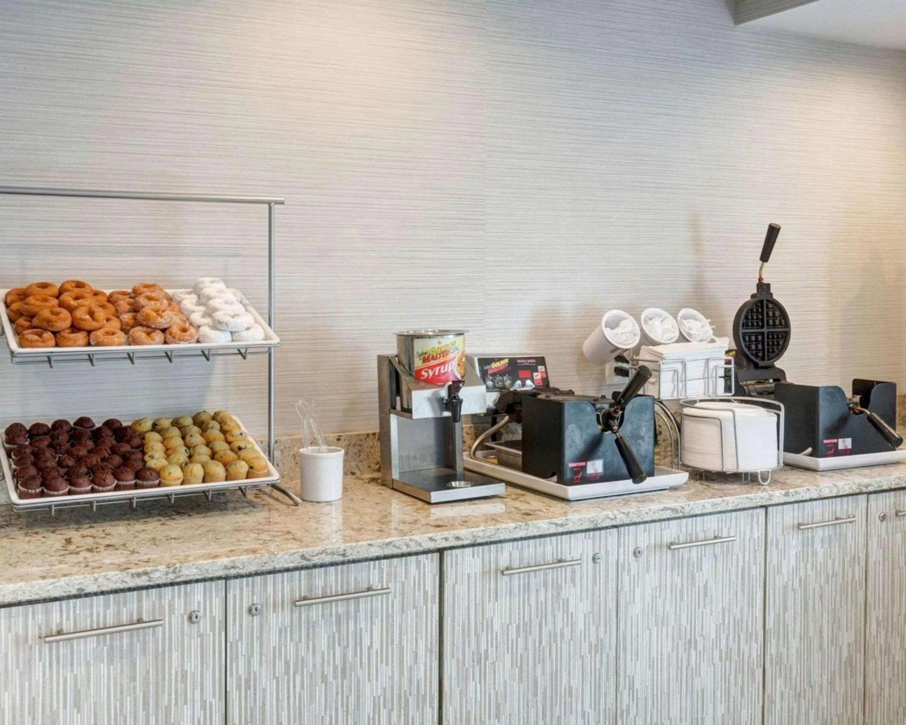 Breakfast in Comfort Inn Williamsburg Gateway