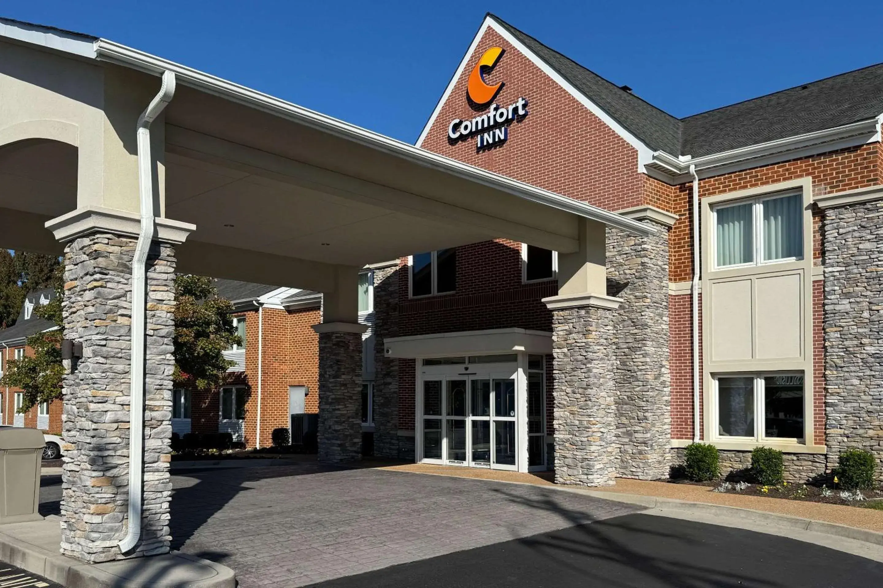 Property building in Comfort Inn Williamsburg Gateway Property building in Comfort Inn Williamsburg Gateway