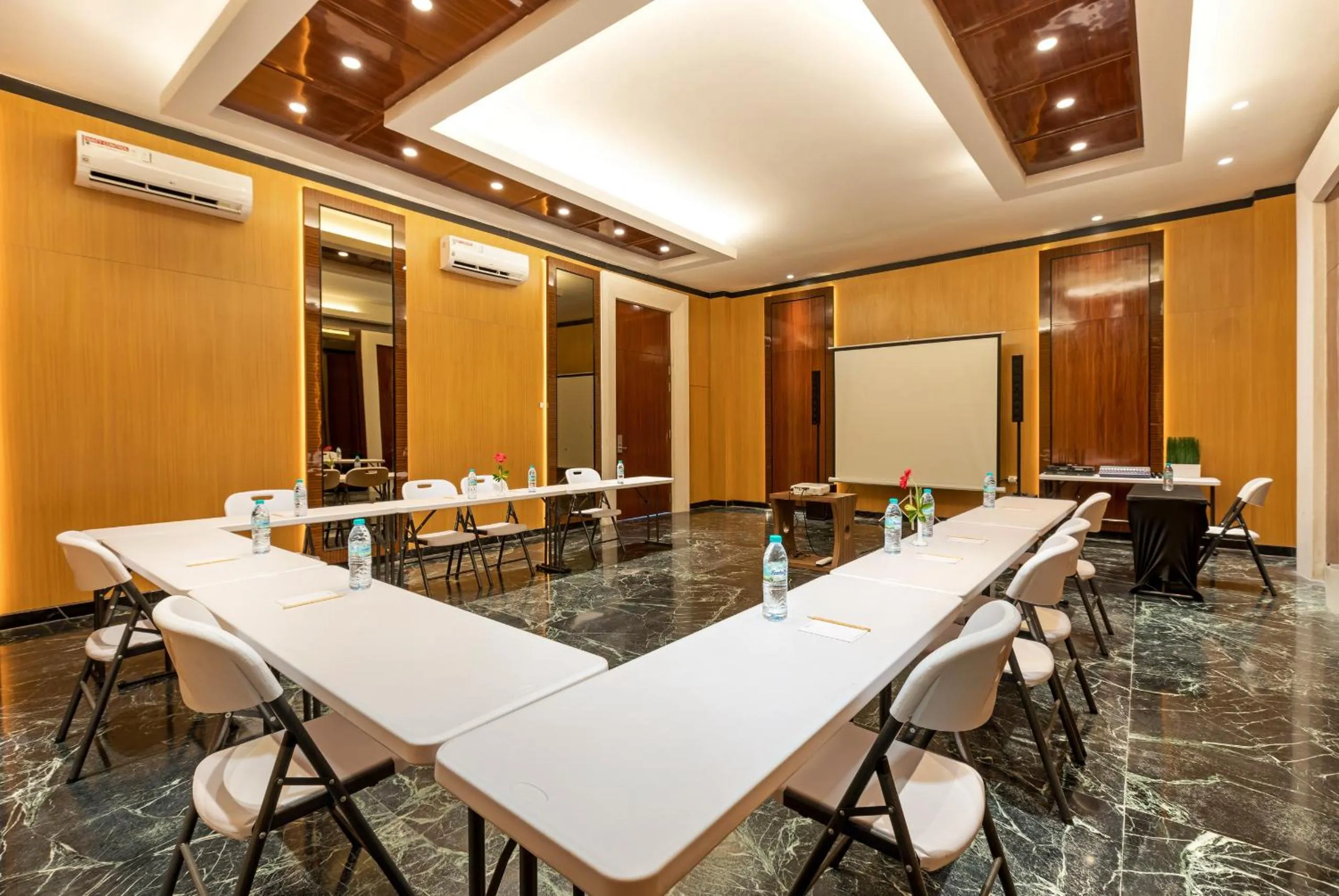 Meeting/conference room in Boss Legian Hotel Powered by Archipelago