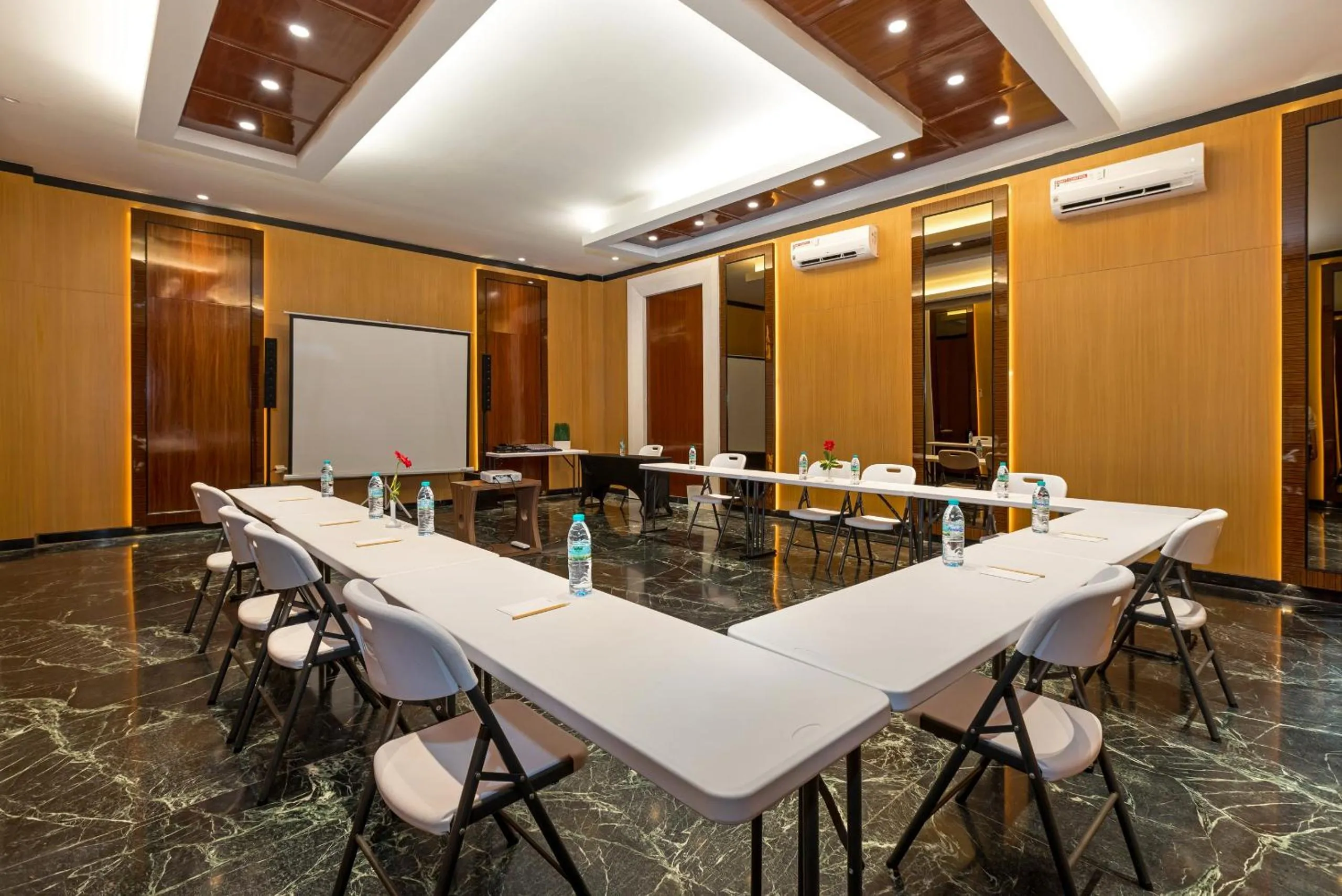 Meeting/conference room in Boss Legian Hotel Powered by Archipelago