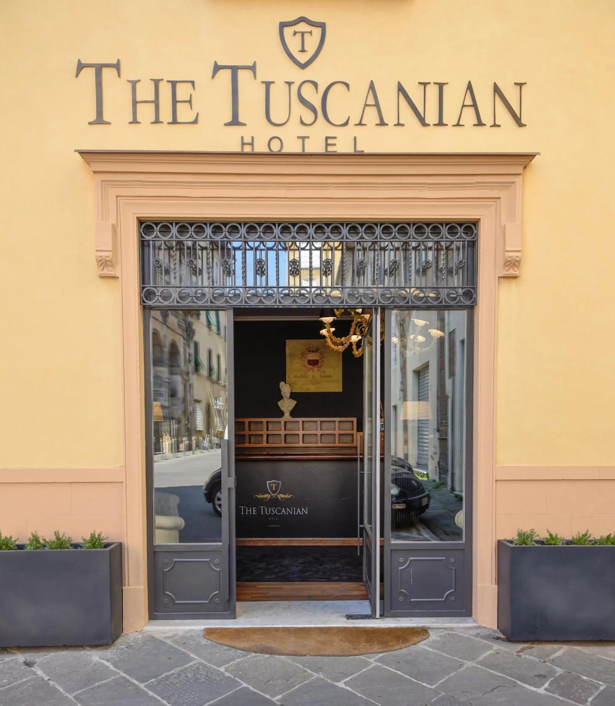 Text overlay in The Tuscanian Hotel