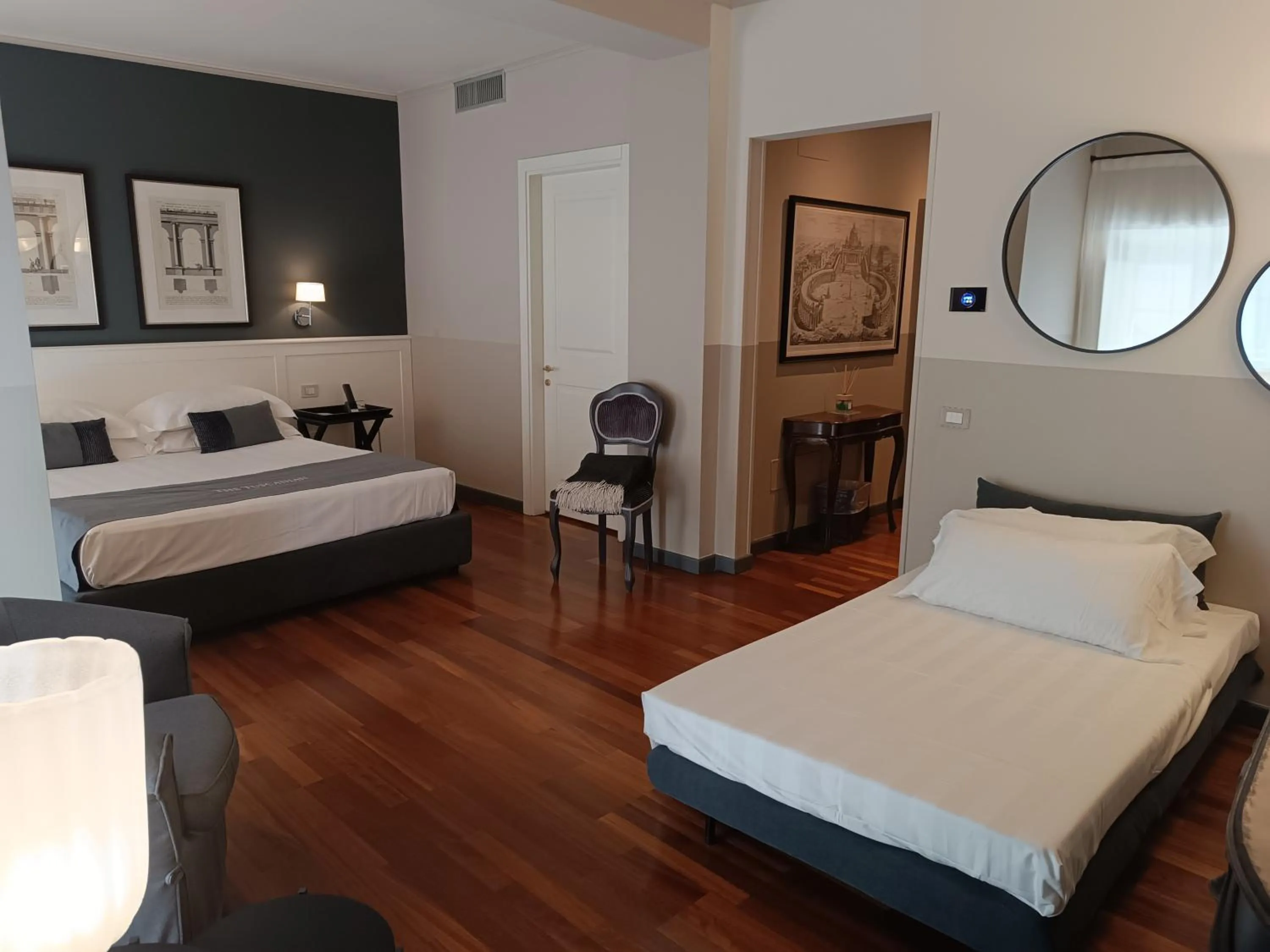 Photo of the whole room, Bed in The Tuscanian Hotel