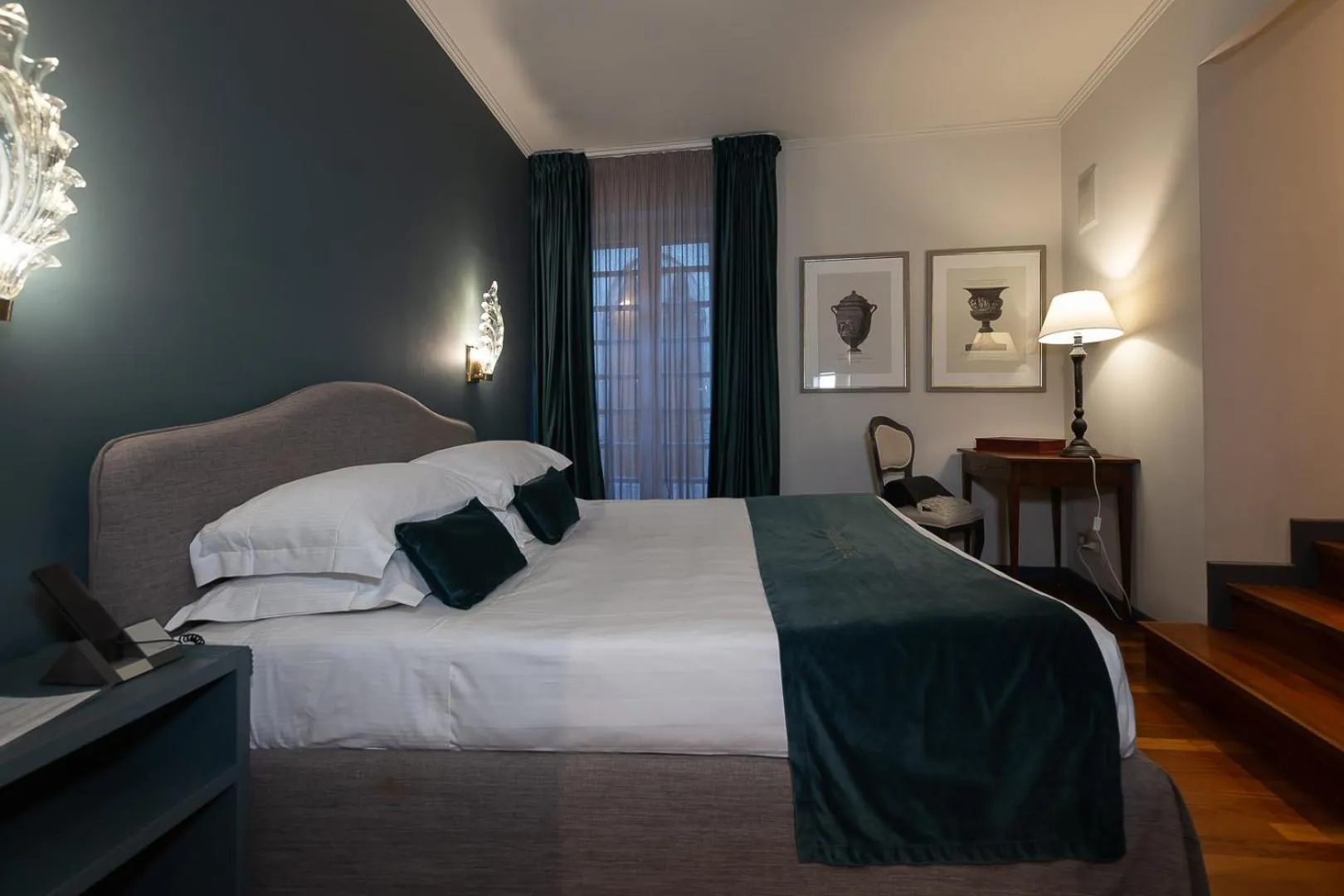 Photo of the whole room, Bed in The Tuscanian Hotel