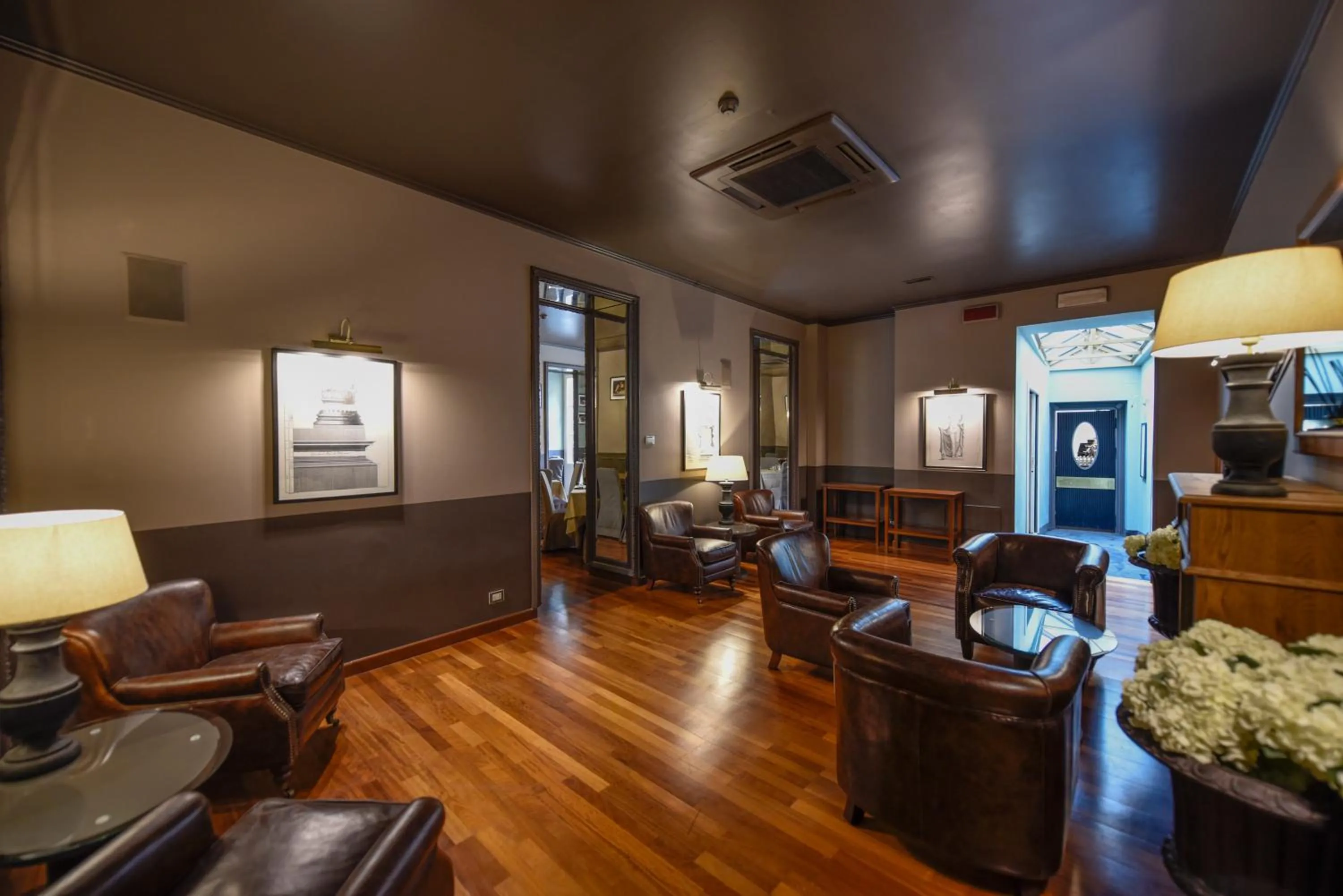 Lounge or bar in The Tuscanian Hotel