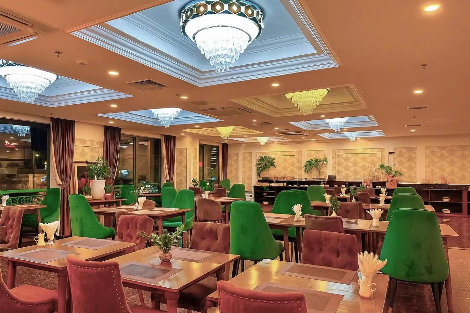 Restaurant/places to eat in Century Hotel Da Nang