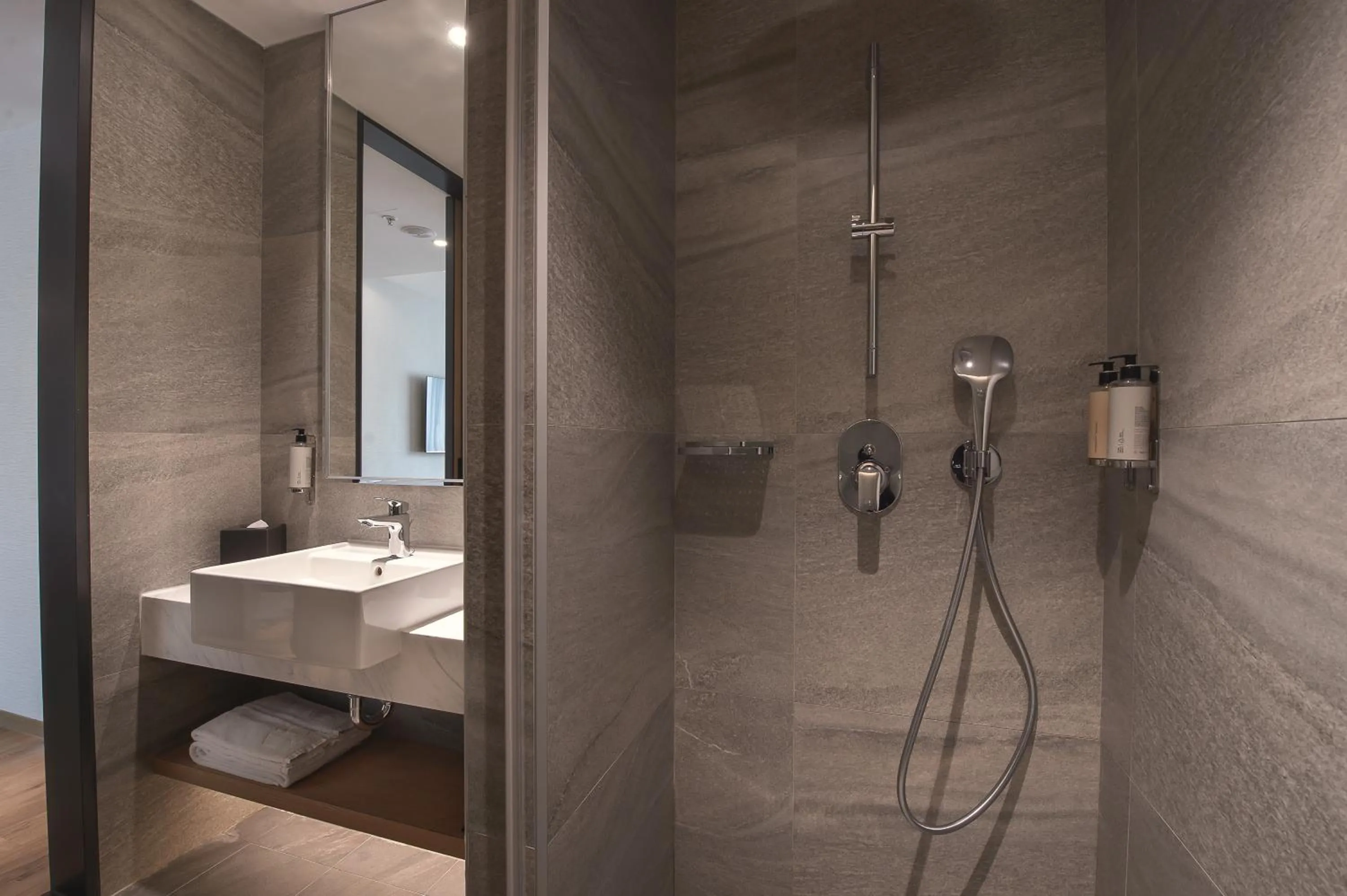 Shower in Grand Banyan Hotel