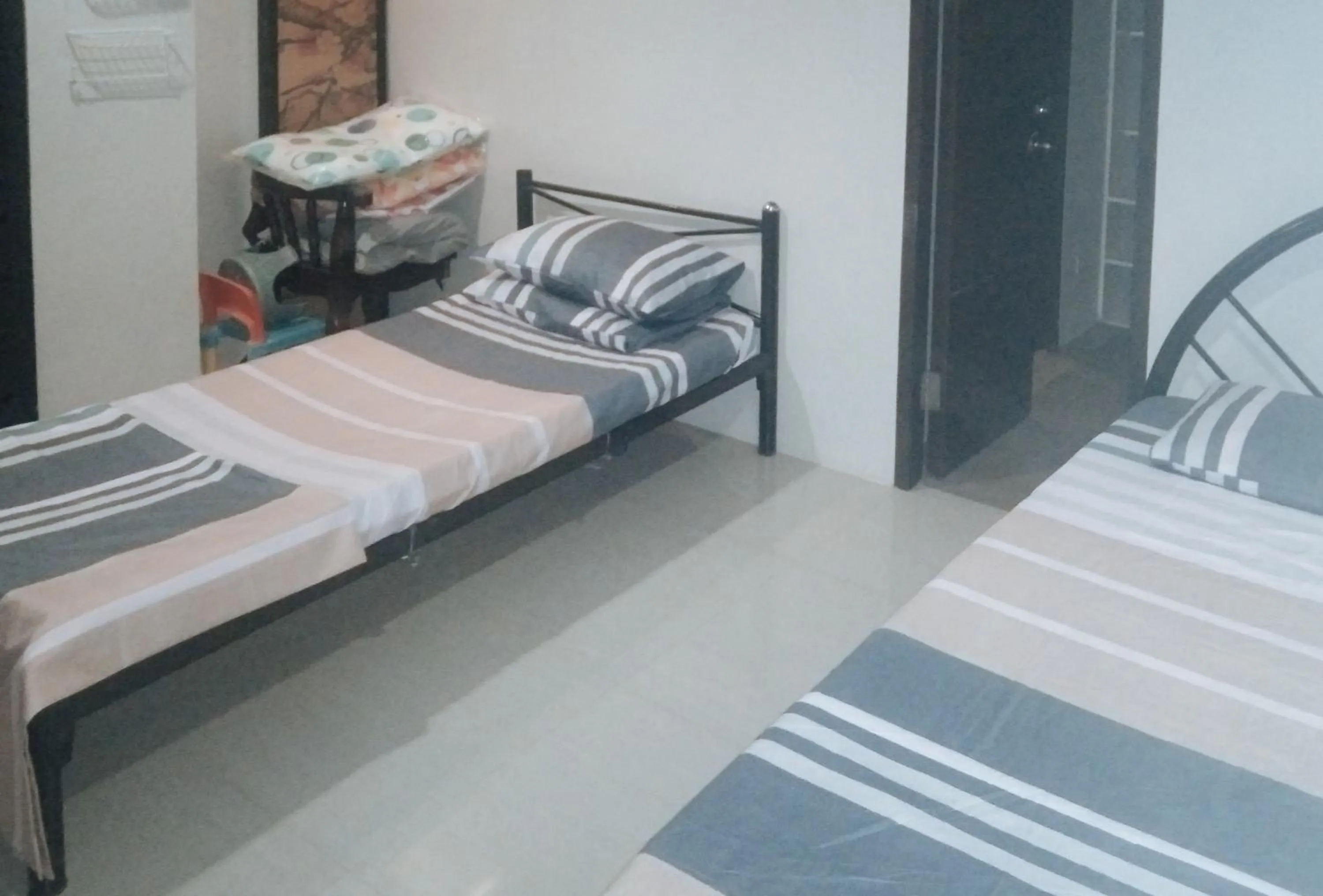 Bedroom, Bed in Skyleigh Apartelle by RedDoorz