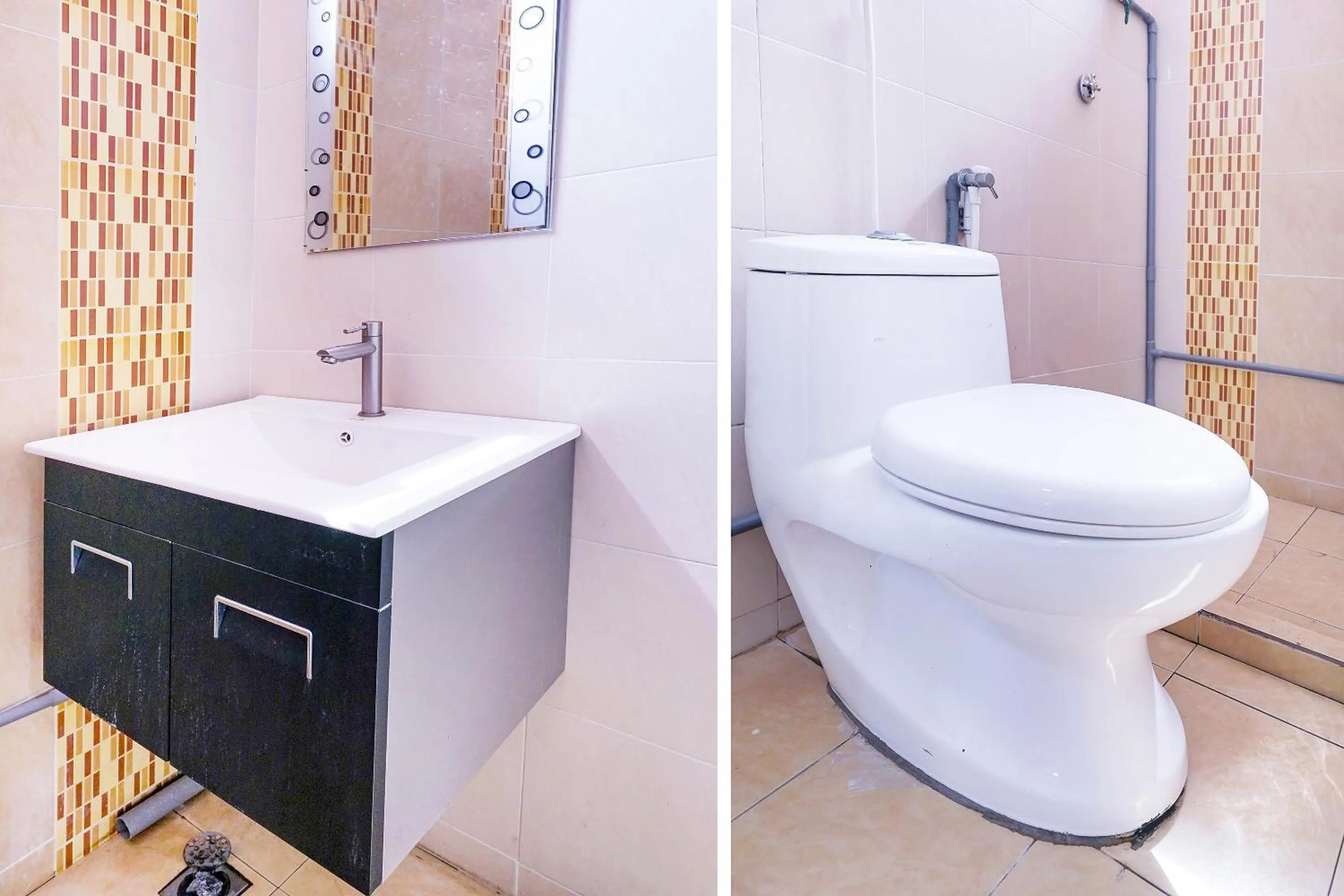 Bathroom in OYO 90486 New Station Hotel