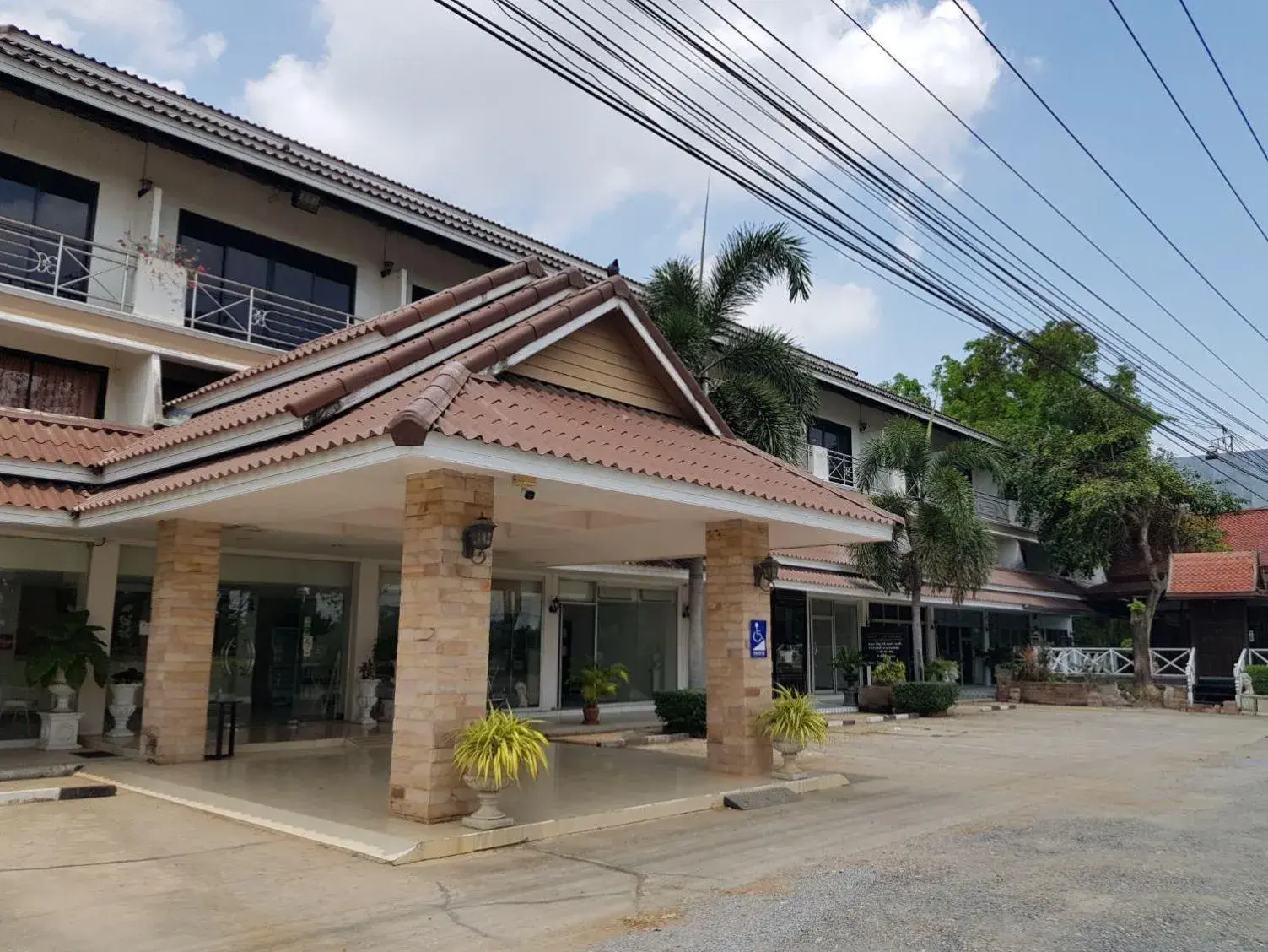 Facade/entrance in Punya Garden Hotel Facade/entrance in Punya Garden Hotel