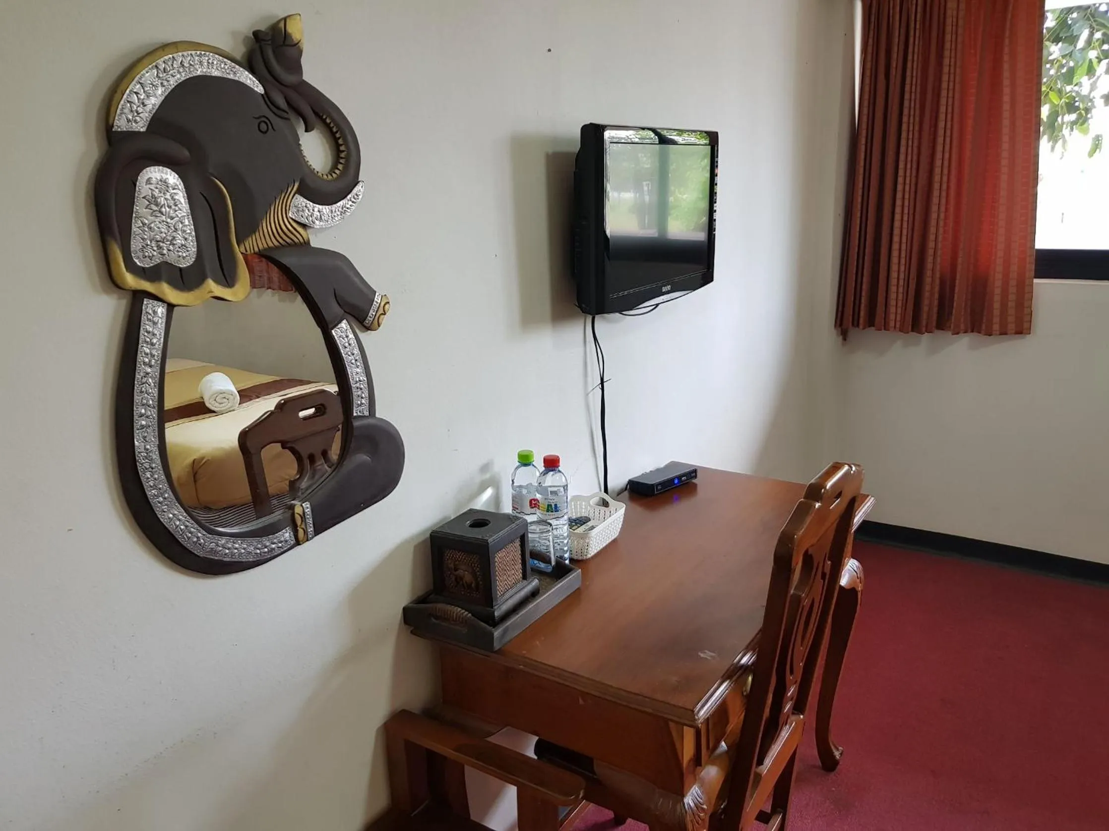 TV and multimedia in Punya Garden Hotel