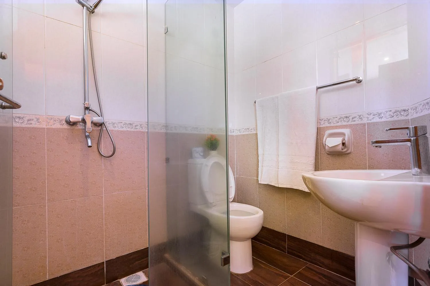 Bathroom in HOTEL CENTRAL PARK & CONFERENCE CENTRE