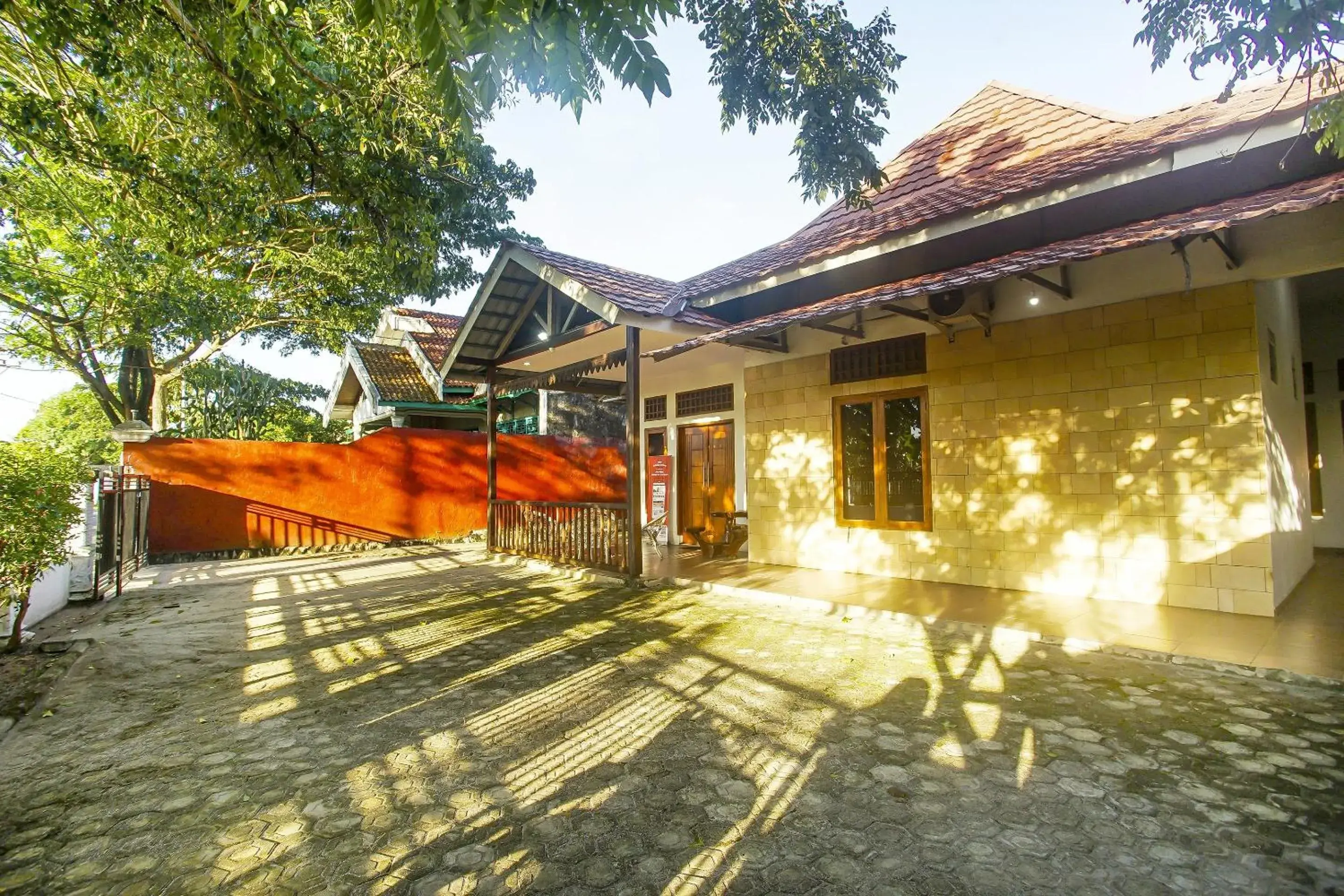 Facade/entrance in Hotel O Homestay Syariah Facade/entrance in Hotel O Homestay Syariah