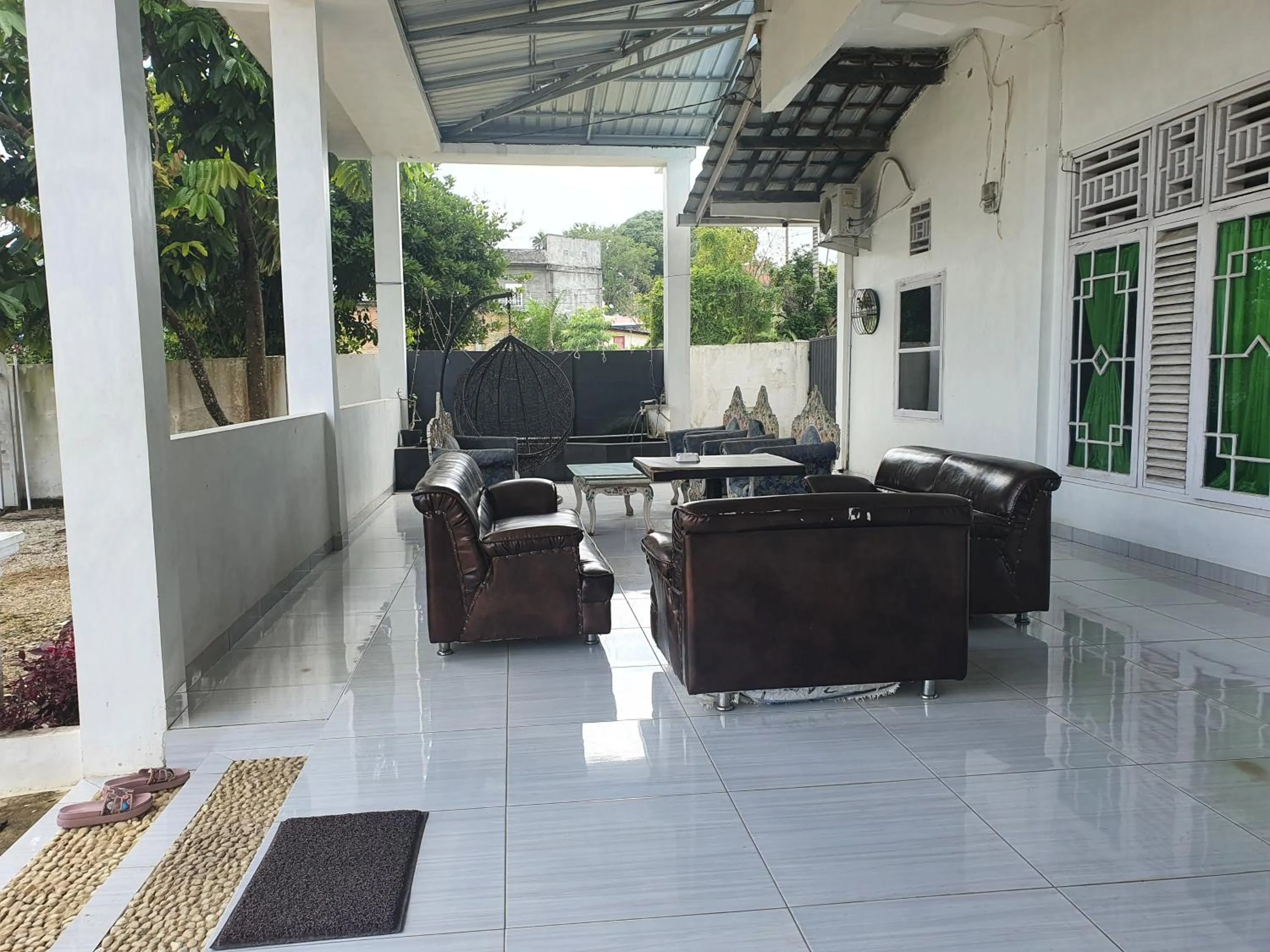 Seating area in Hotel O Losmen Bunda Arema