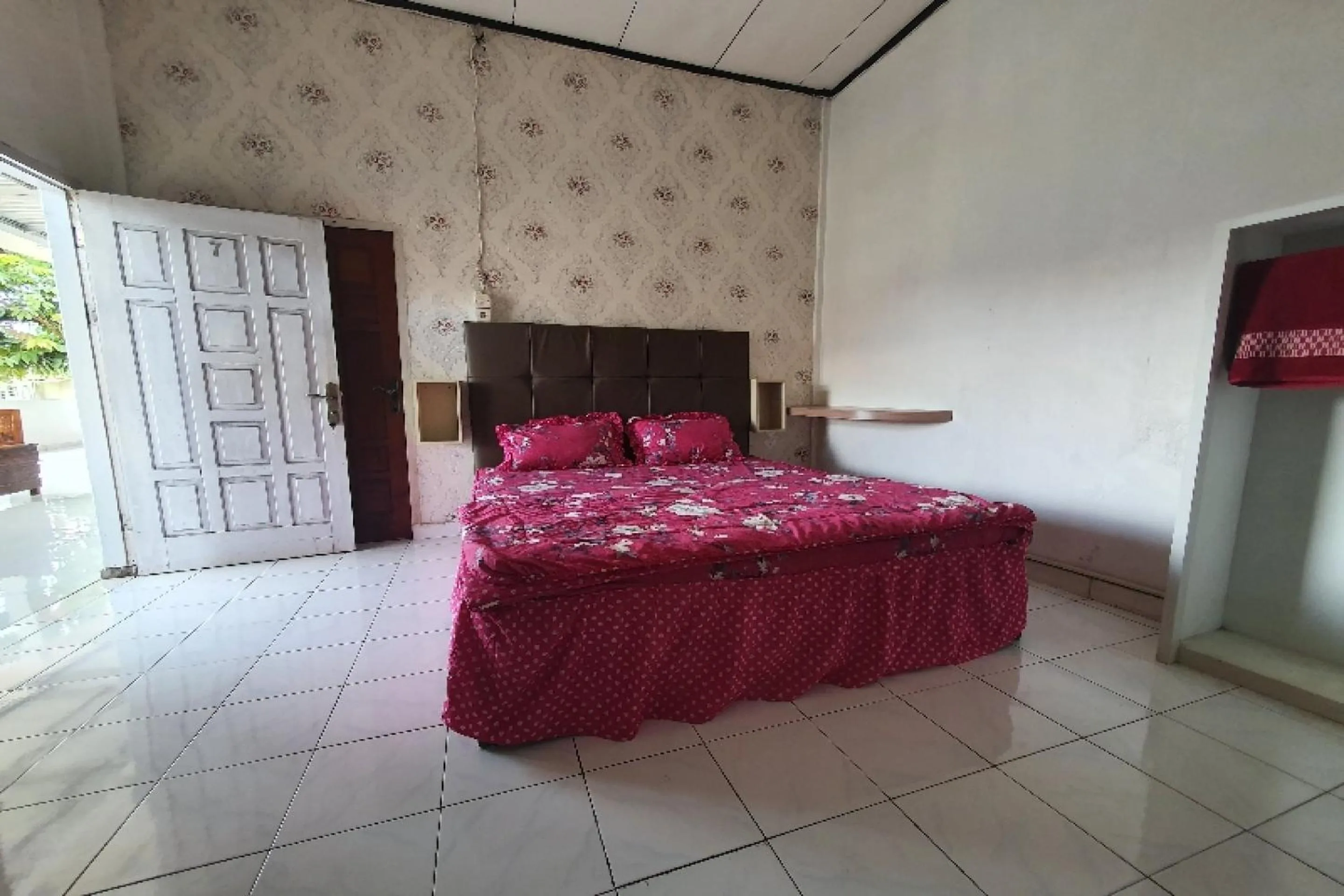 Bedroom in Hotel O Losmen Bunda Arema