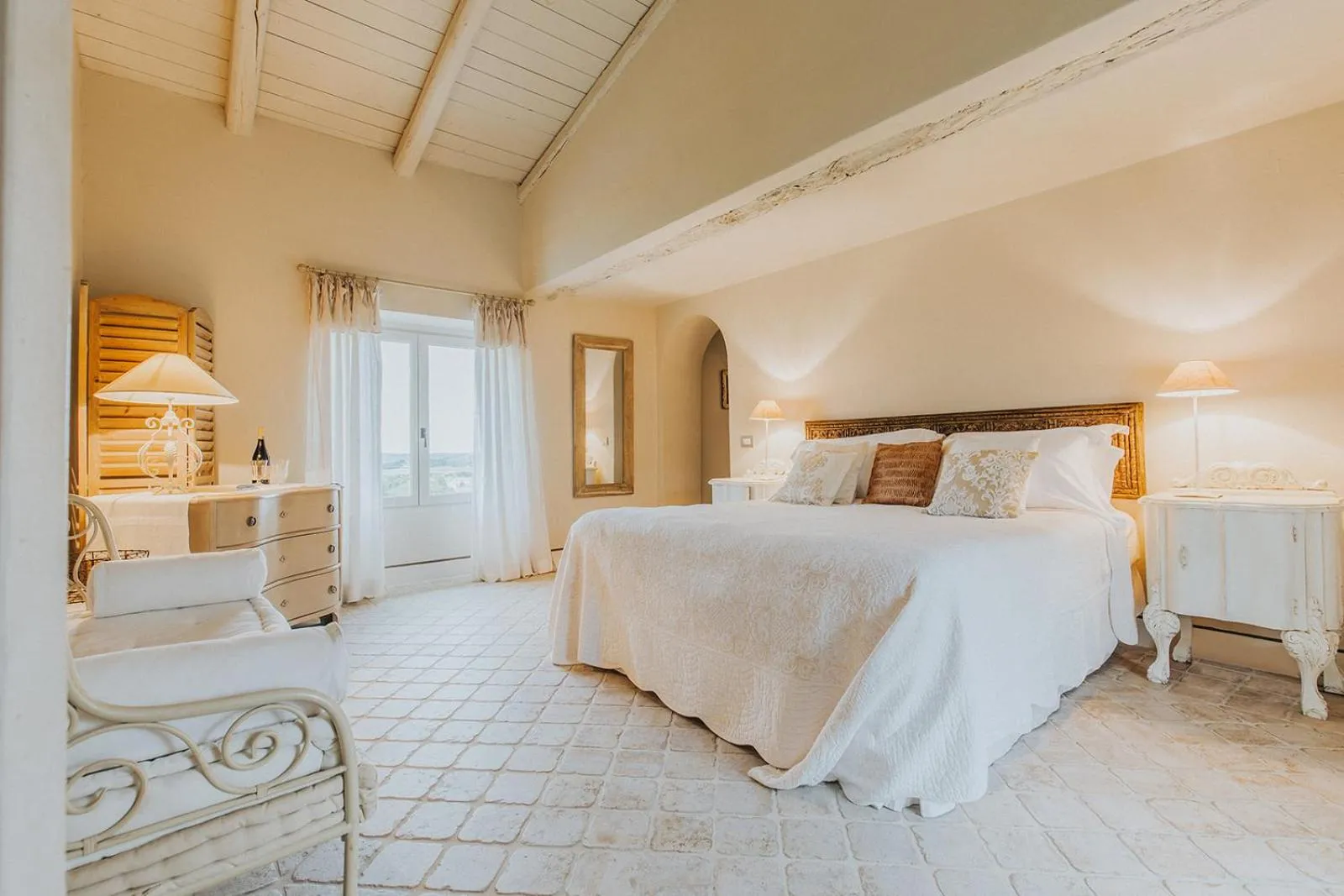 Bed in La Villa Hotel