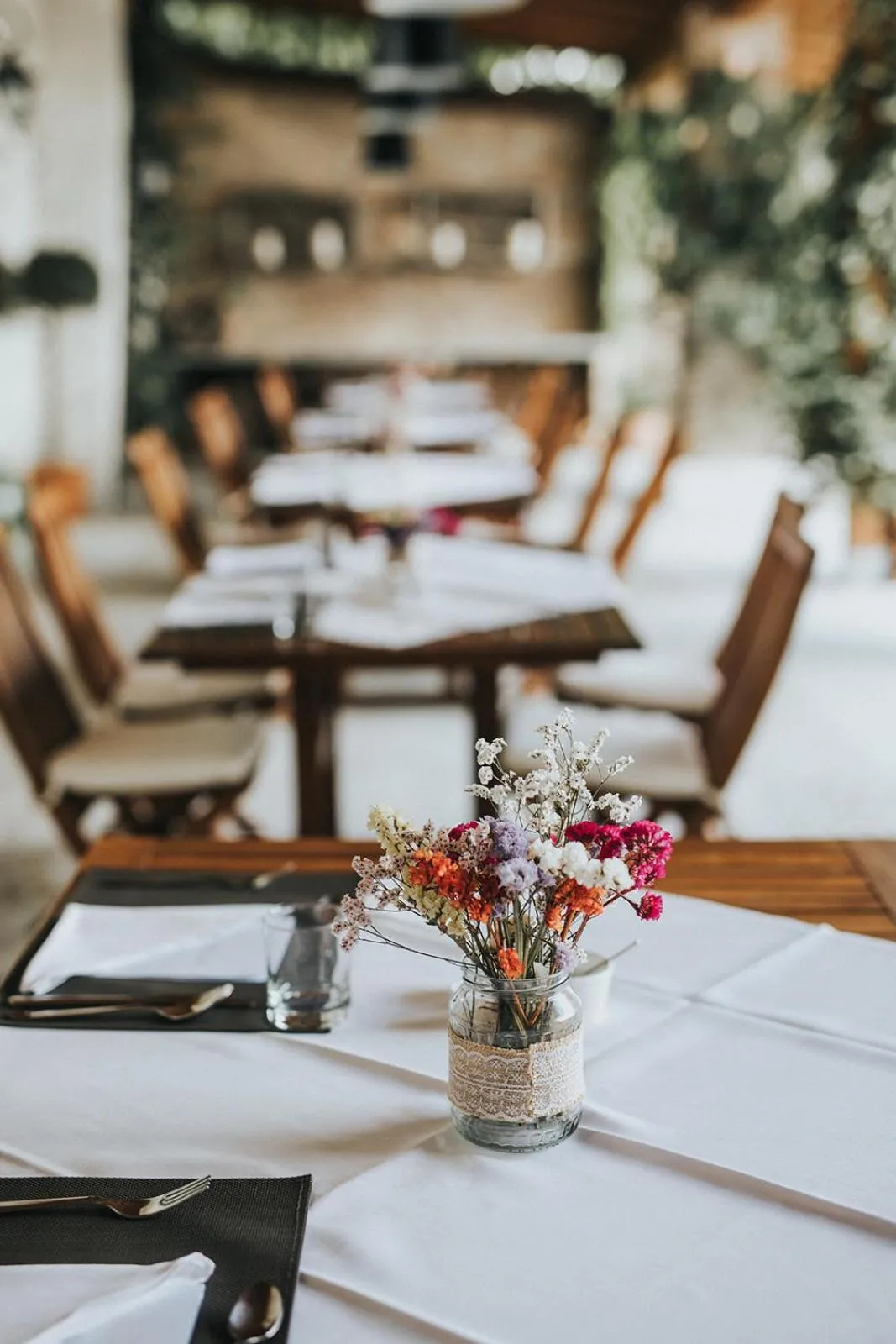 Restaurant/places to eat in La Villa Hotel