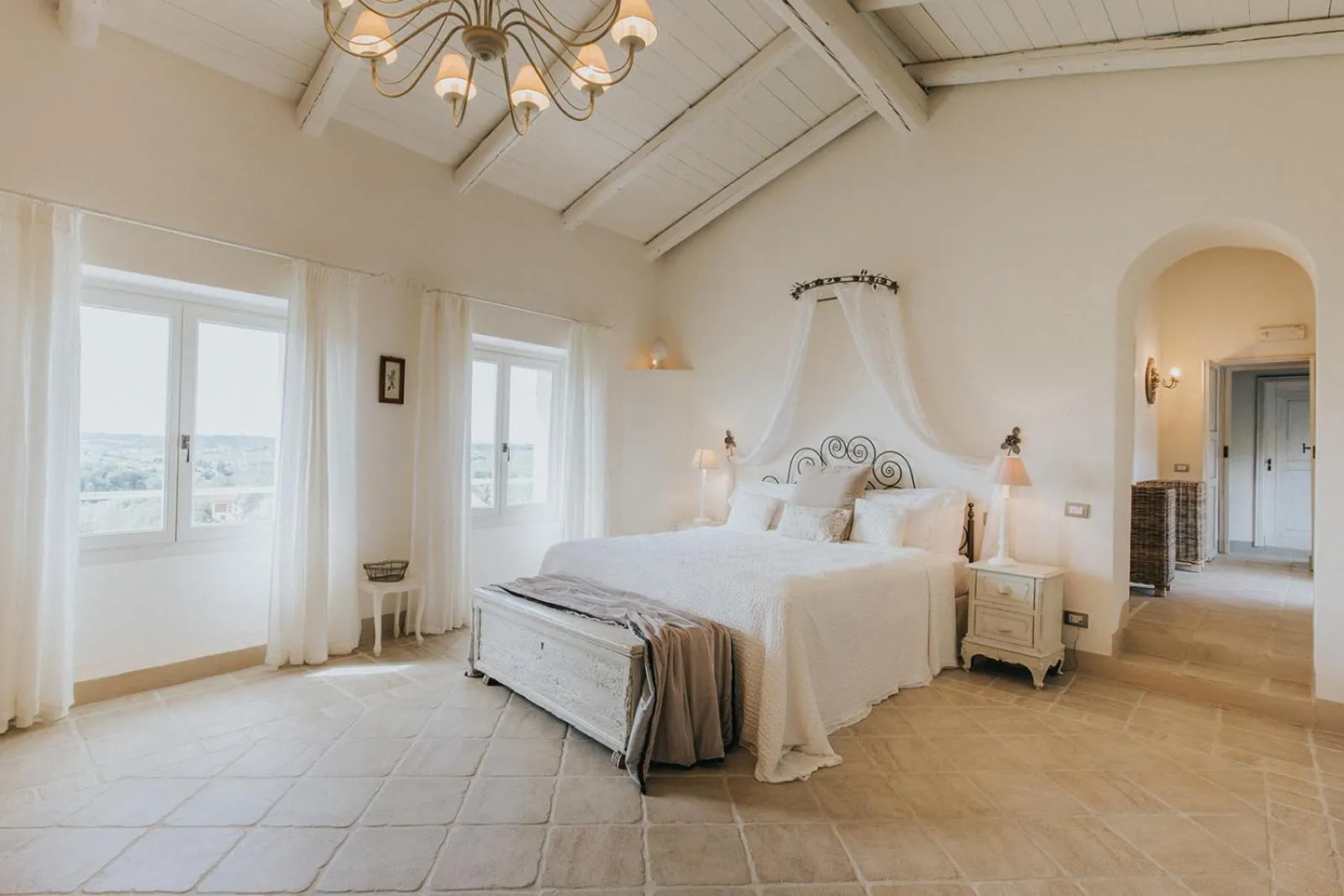 Bed in La Villa Hotel