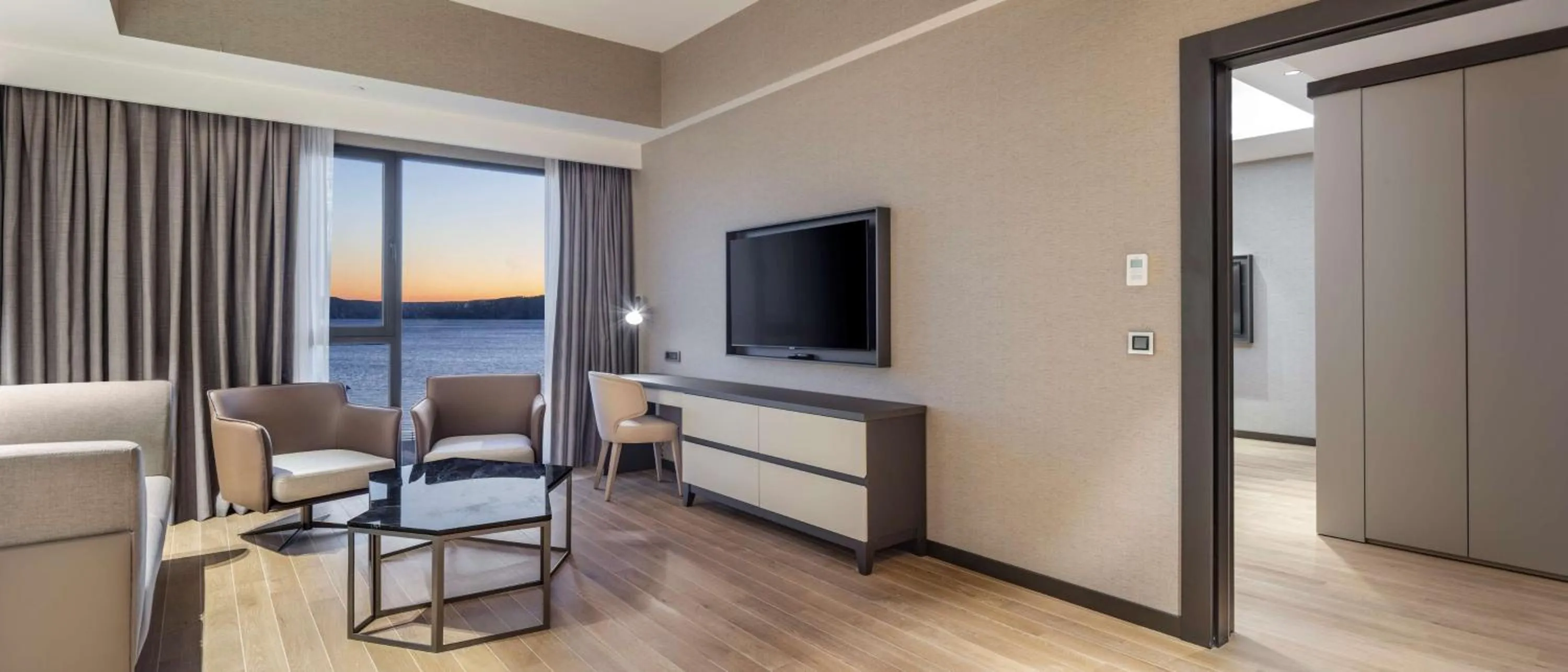 Bedroom in Doubletree By Hilton Canakkale