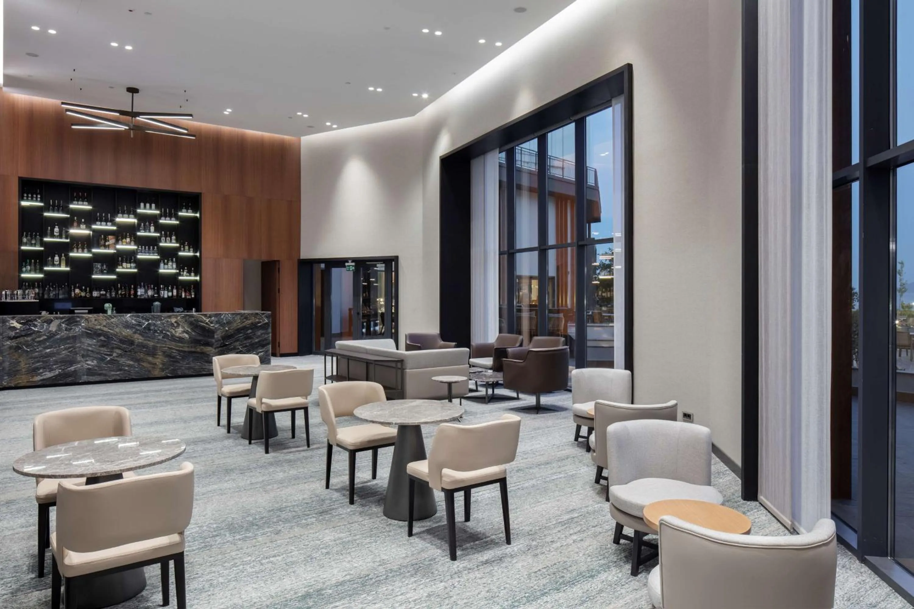 Lobby or reception in Doubletree By Hilton Canakkale