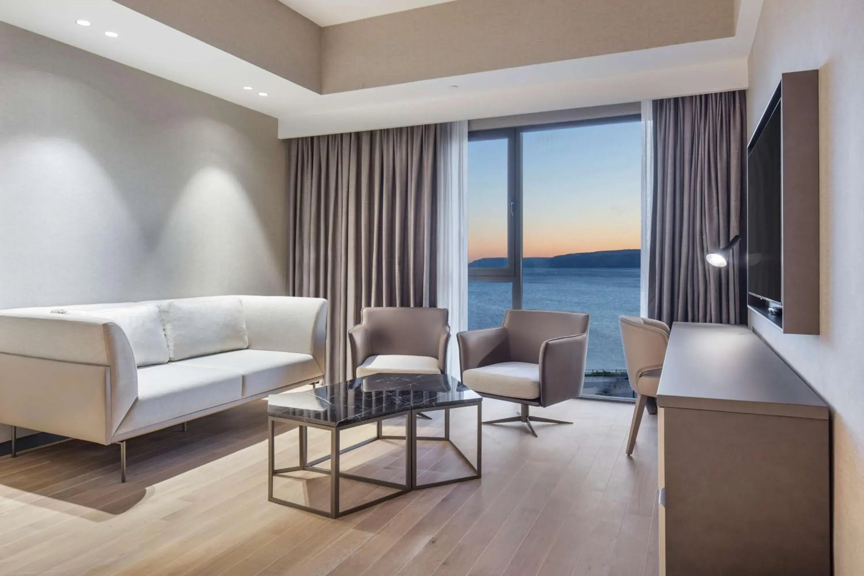 Living room in Doubletree By Hilton Canakkale Living room in Doubletree By Hilton Canakkale