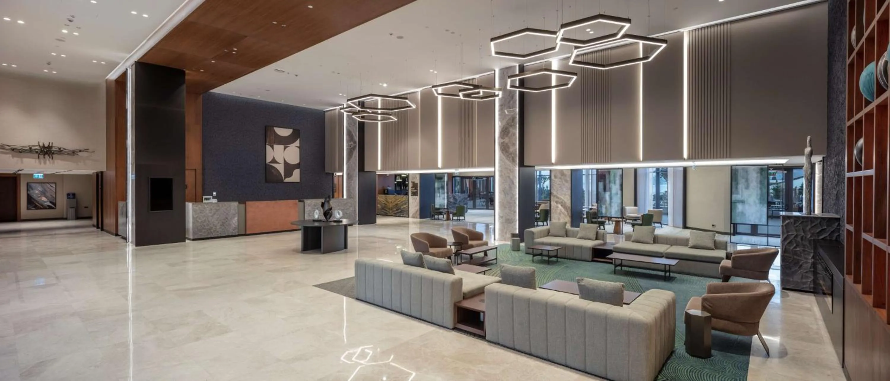 Lobby or reception in Doubletree By Hilton Canakkale