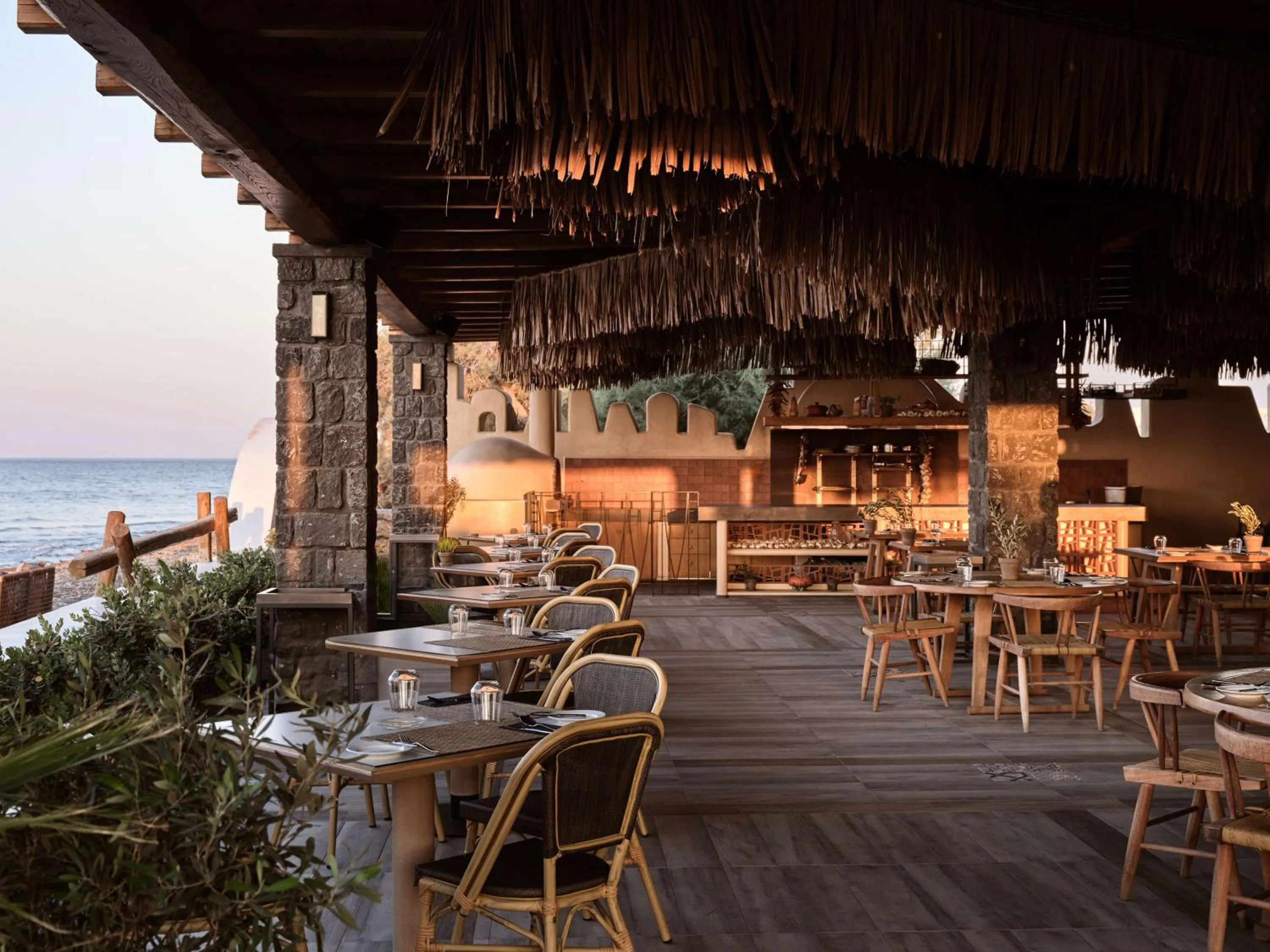 Restaurant/places to eat in Sea Breeze Santorini Beach Resort, Curio By Hilton
