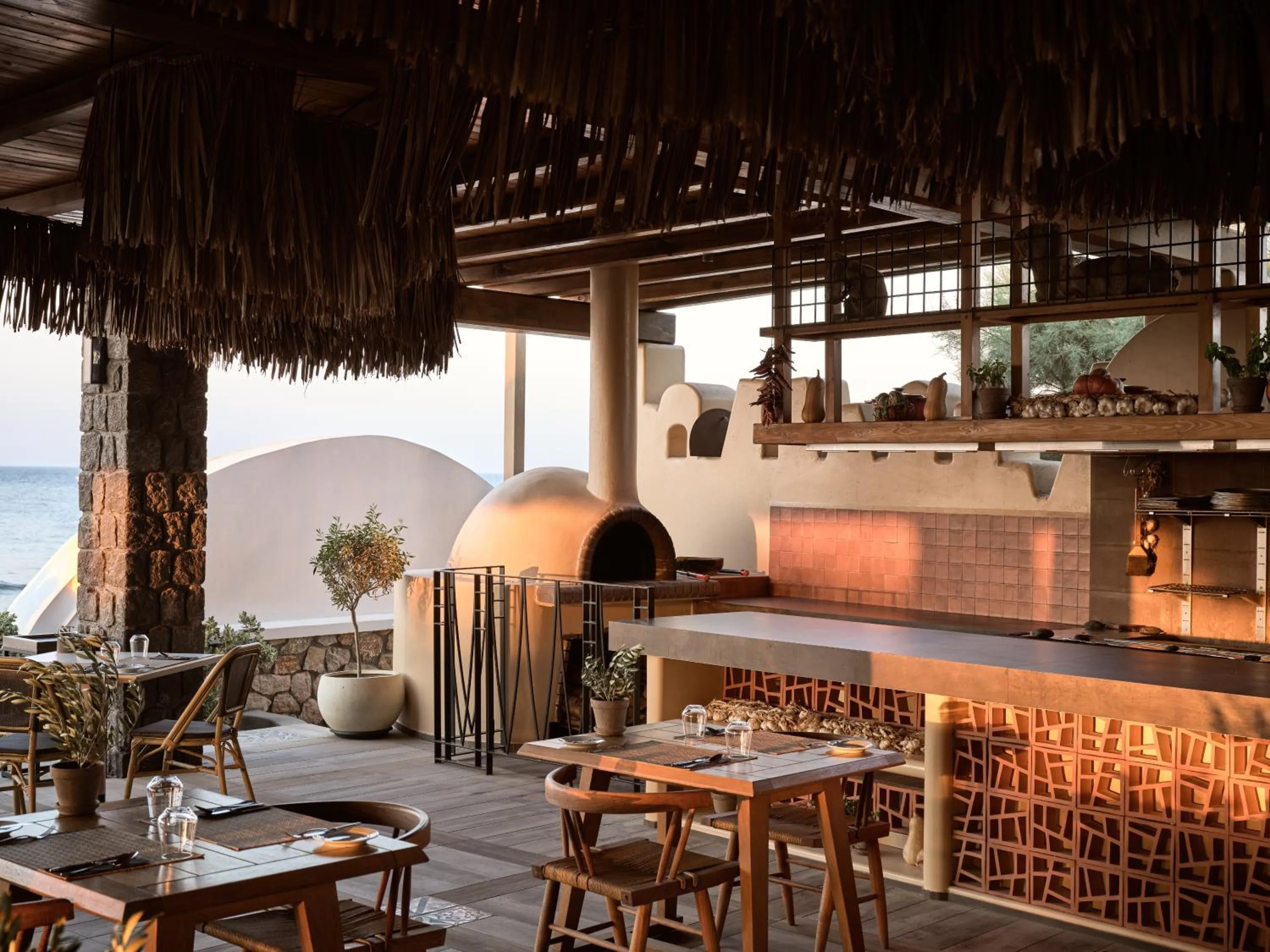 Restaurant/places to eat in Sea Breeze Santorini Beach Resort, Curio By Hilton