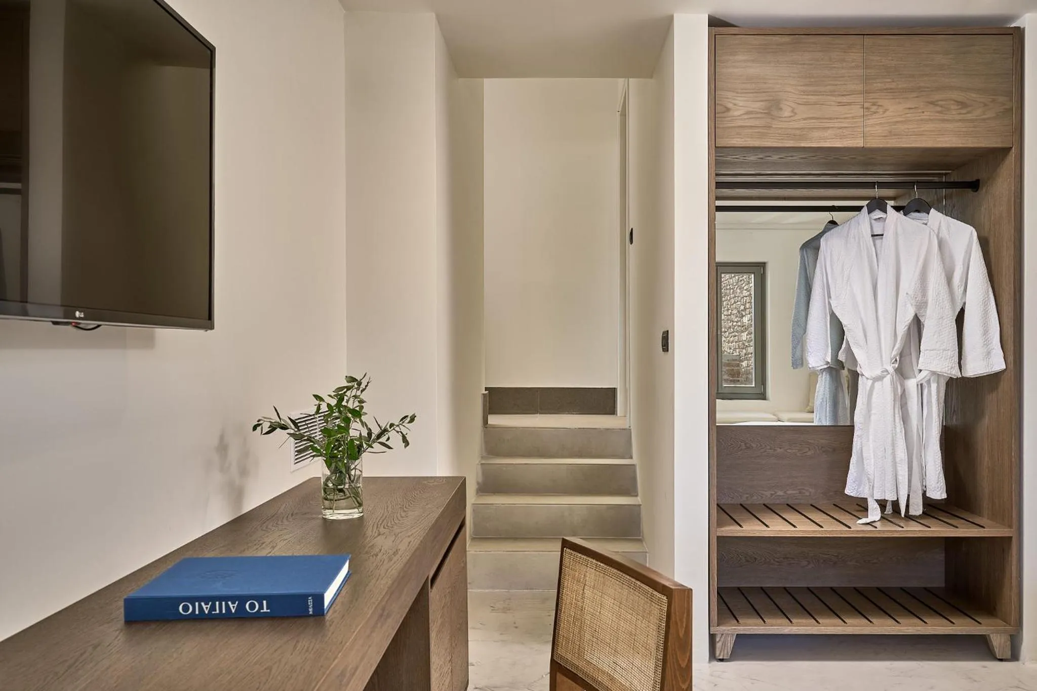 TV and multimedia in Ios Grand Pool Suites