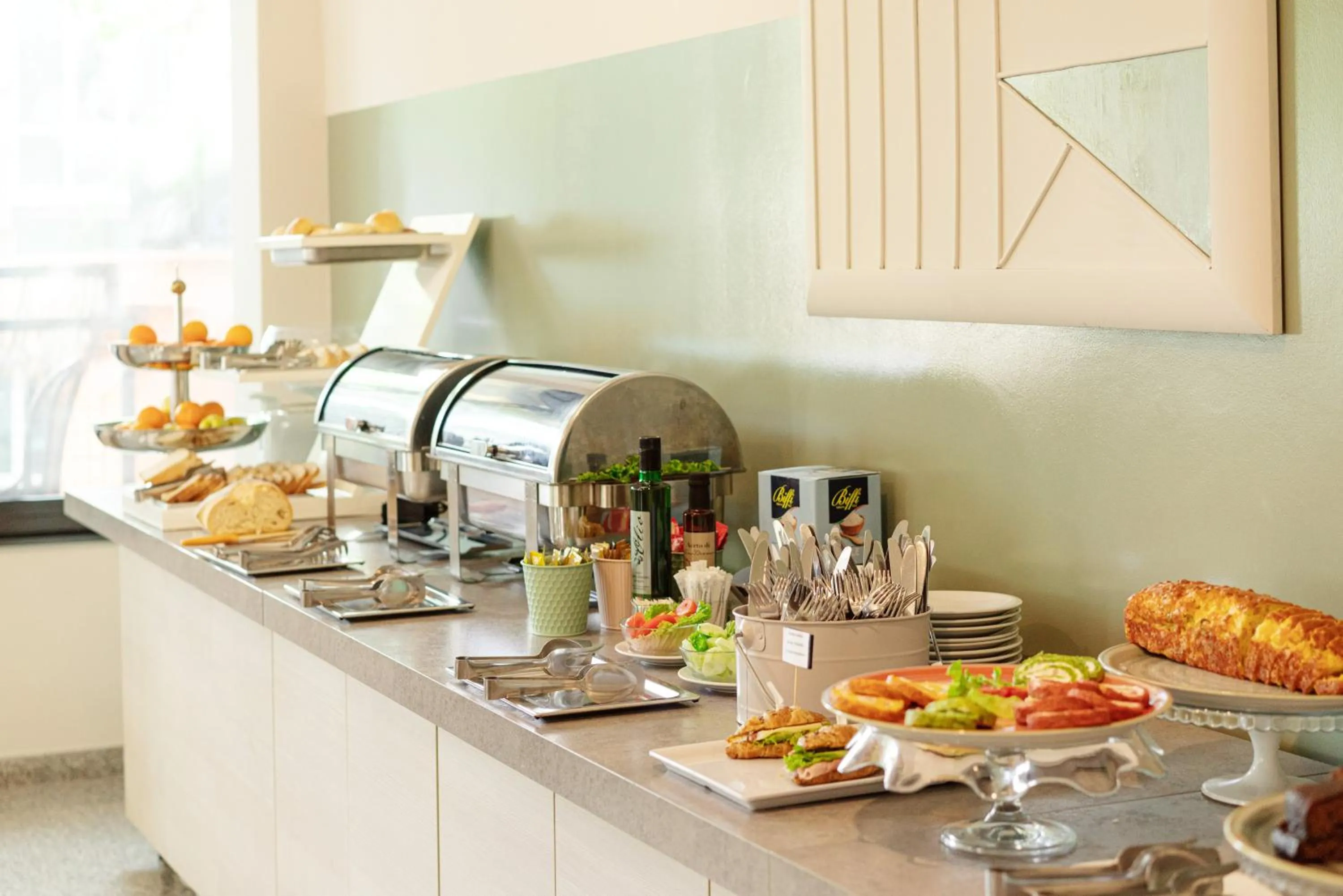 Food and drinks in Lime Hotel